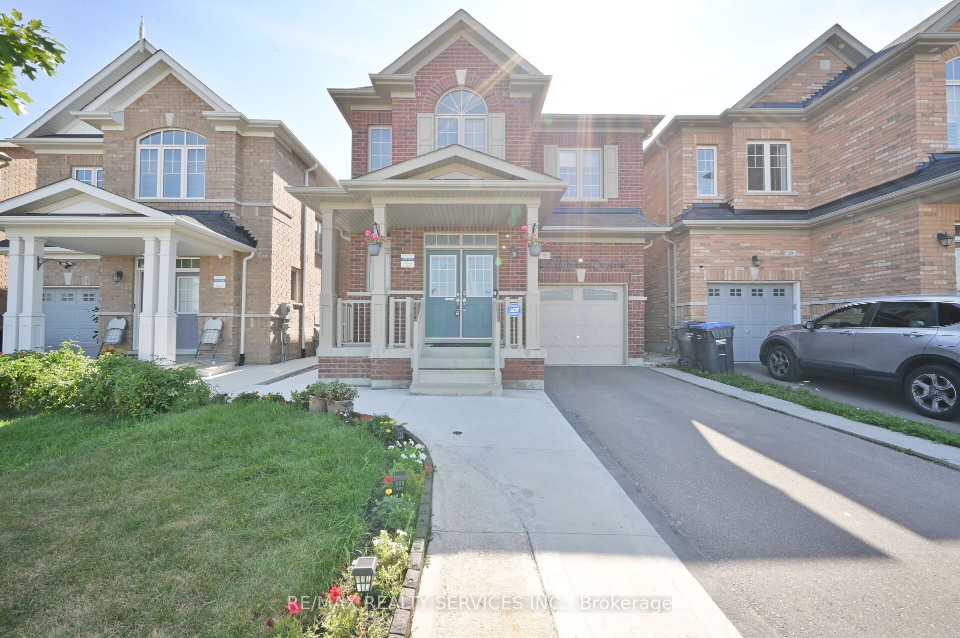 21 Exhibition Crescent Property Photo 1