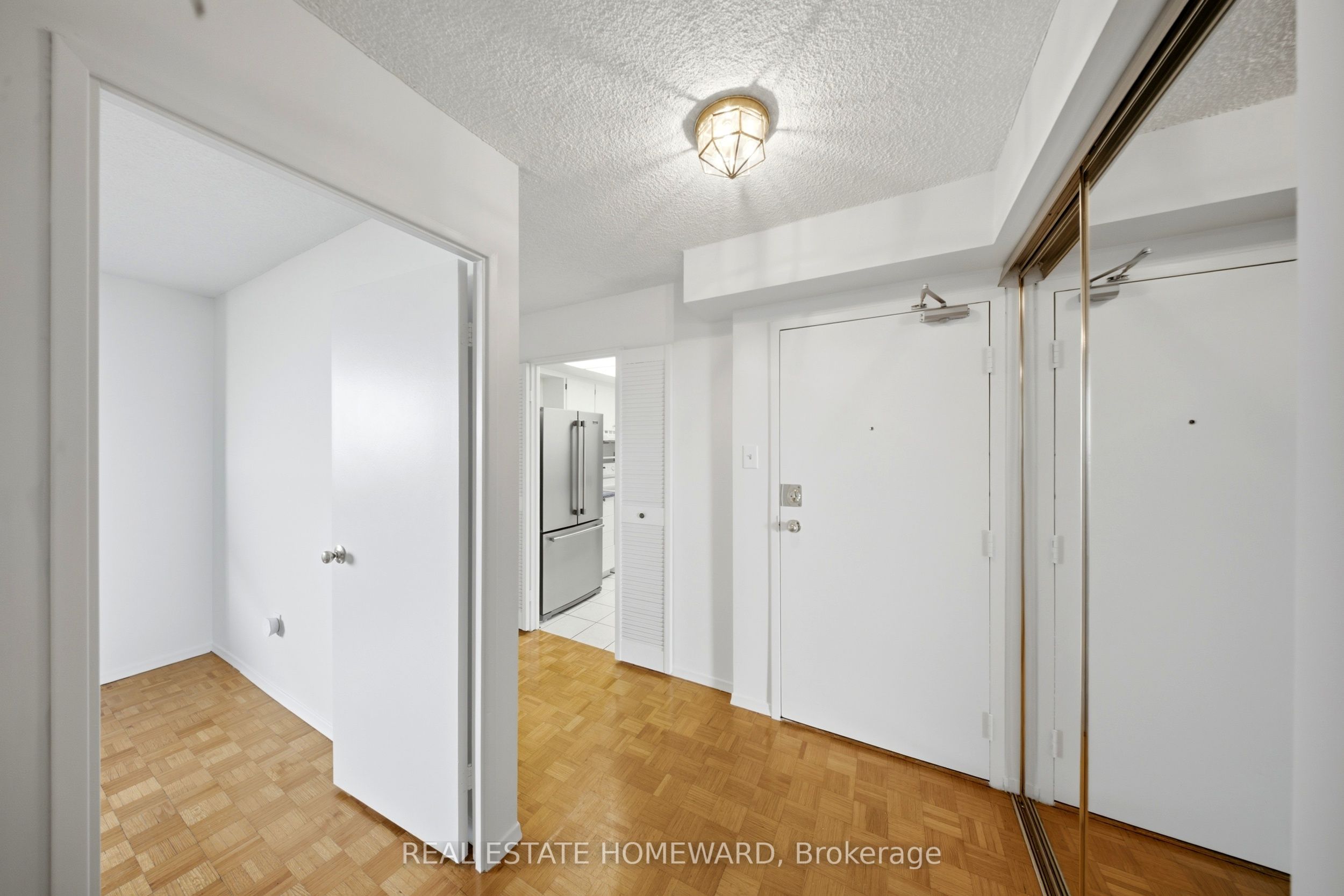 1515 Lakeshore Road E 1505 Property Photo 3