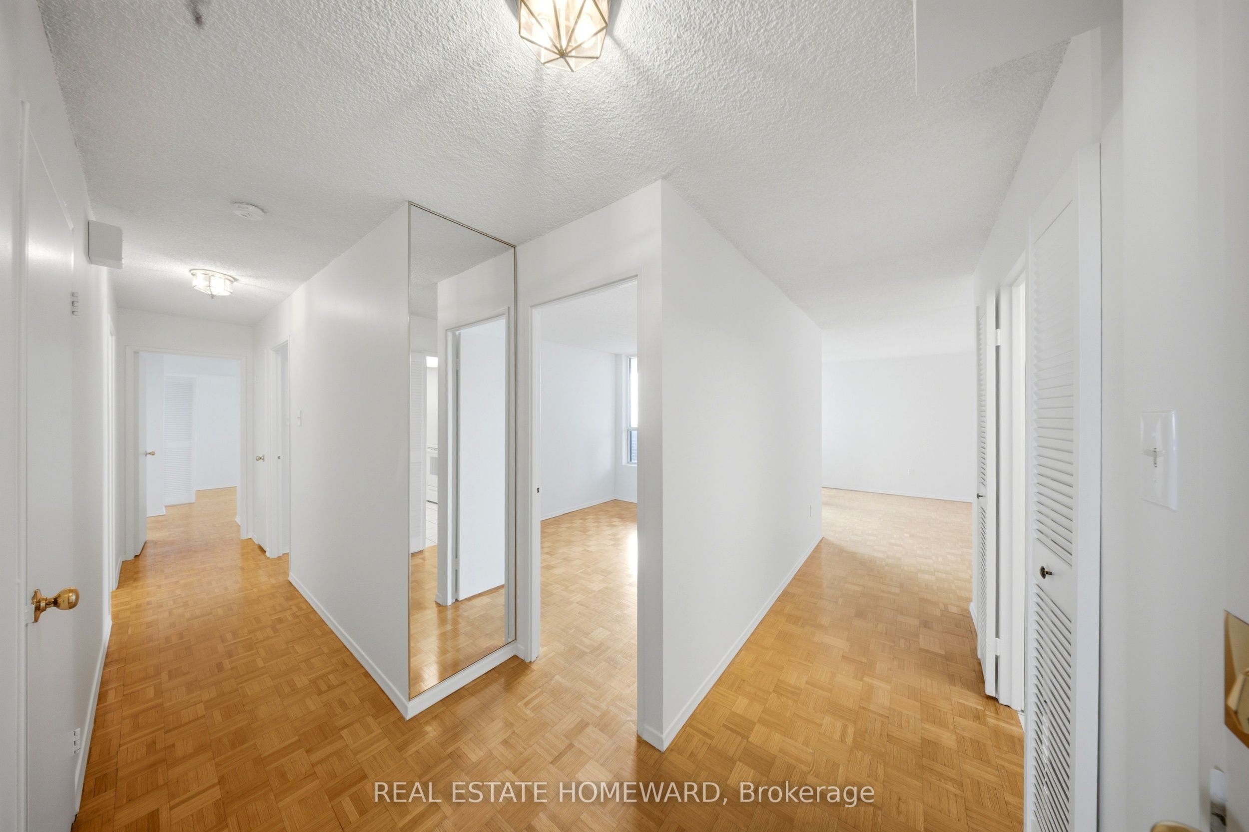 1515 Lakeshore Road E 1505 Property Photo 4