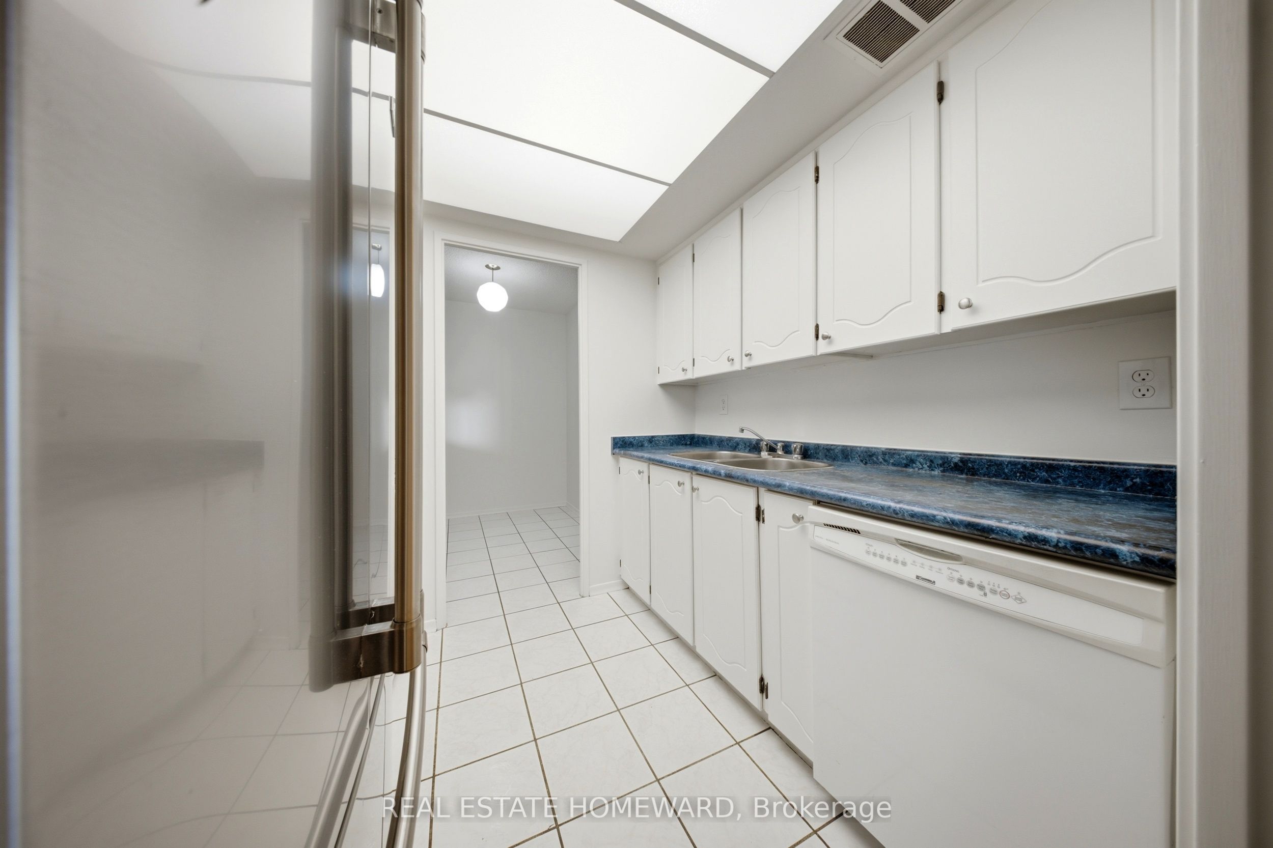 1515 Lakeshore Road E 1505 Property Photo 6