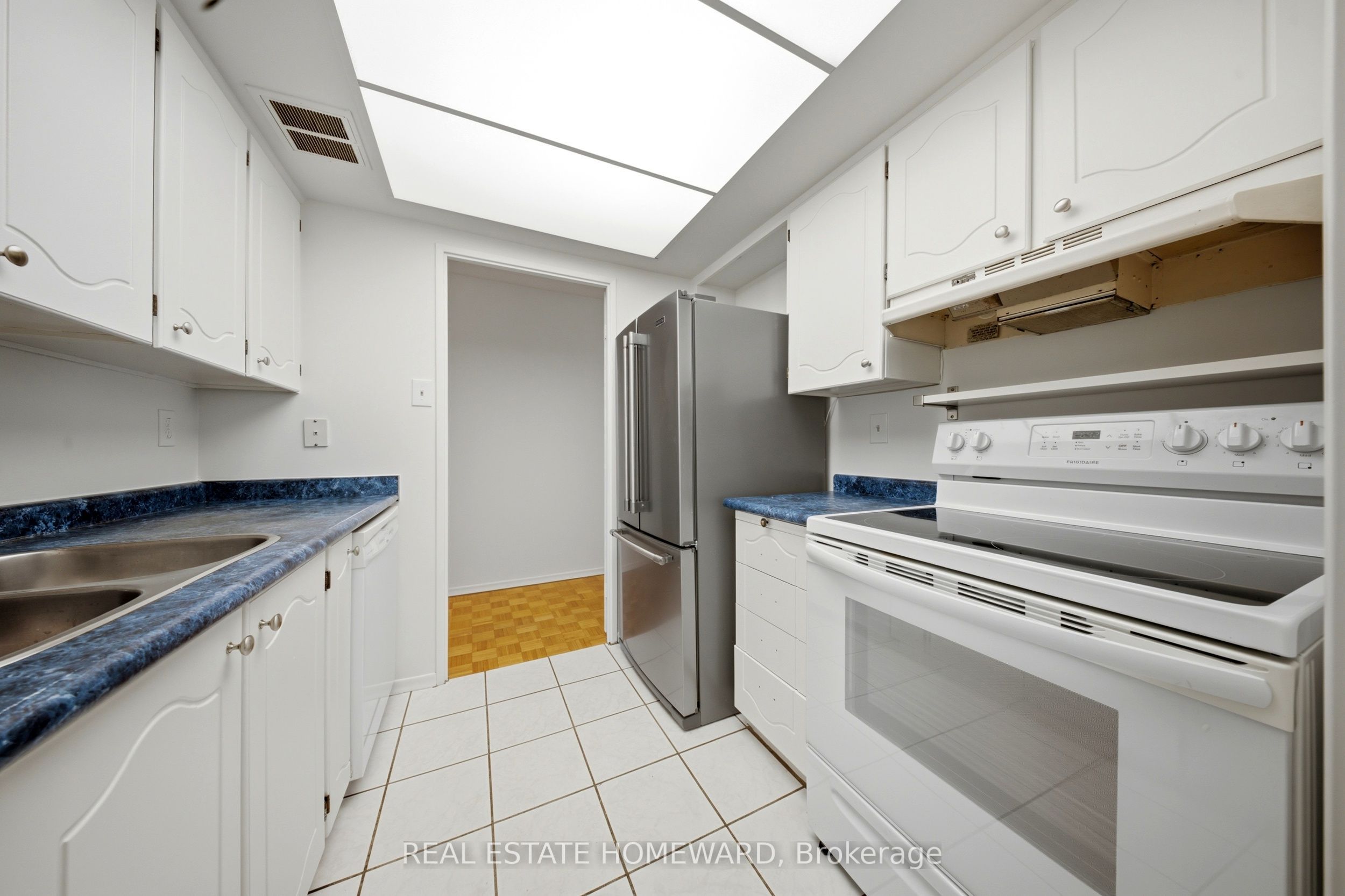 1515 Lakeshore Road E 1505 Property Photo 7