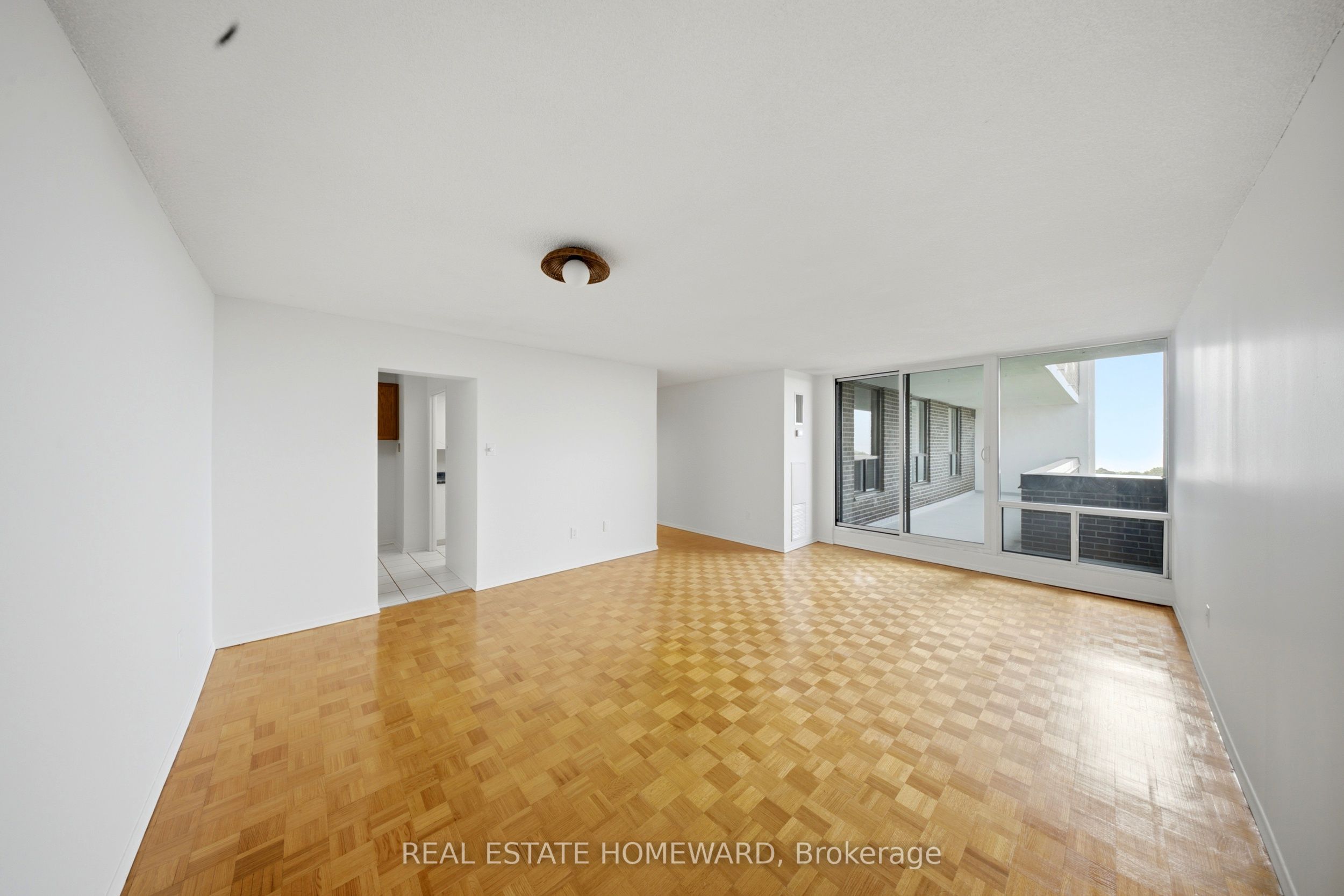 1515 Lakeshore Road E 1505 Property Photo 9