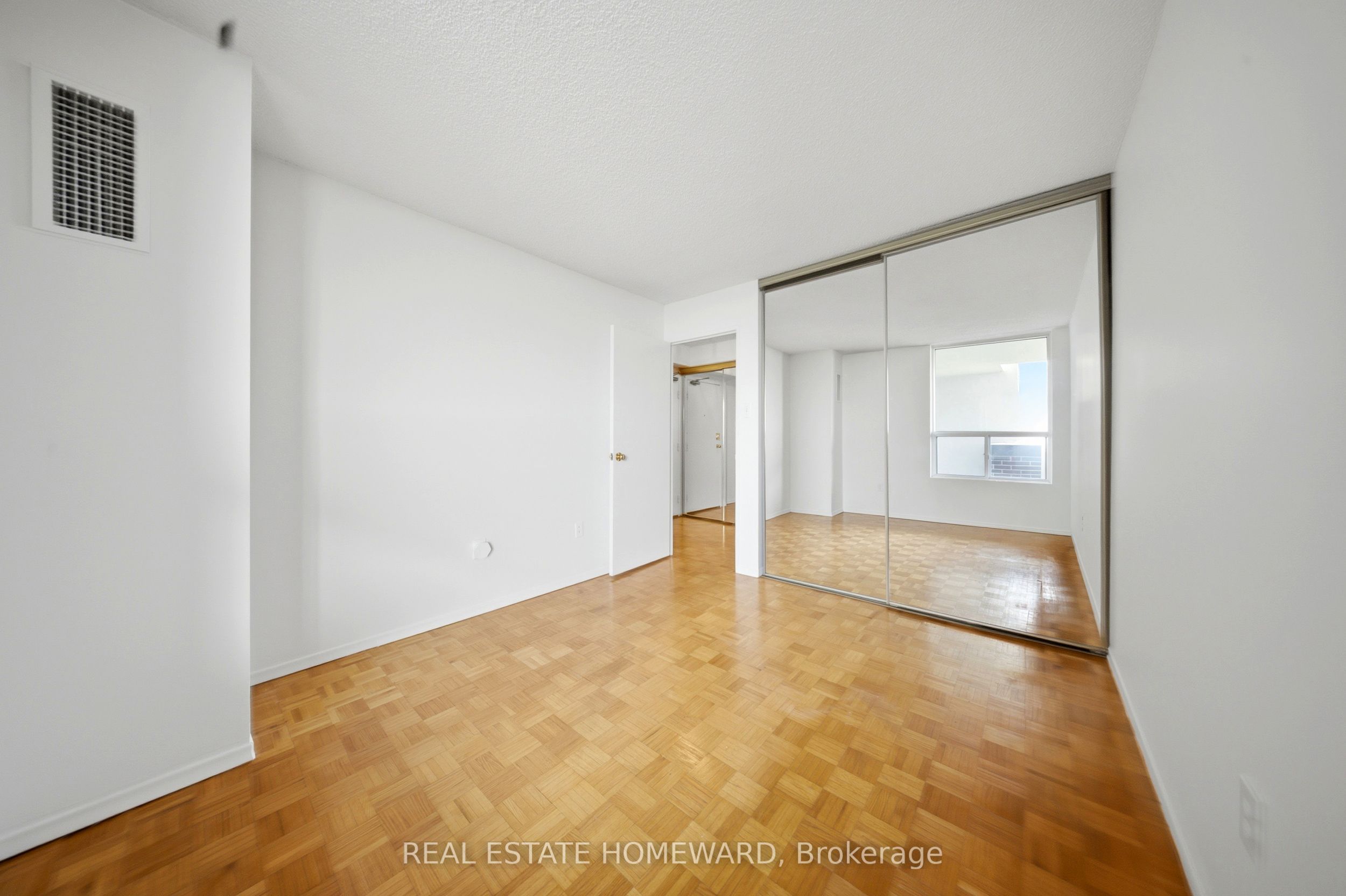 1515 Lakeshore Road E 1505 Property Photo 13