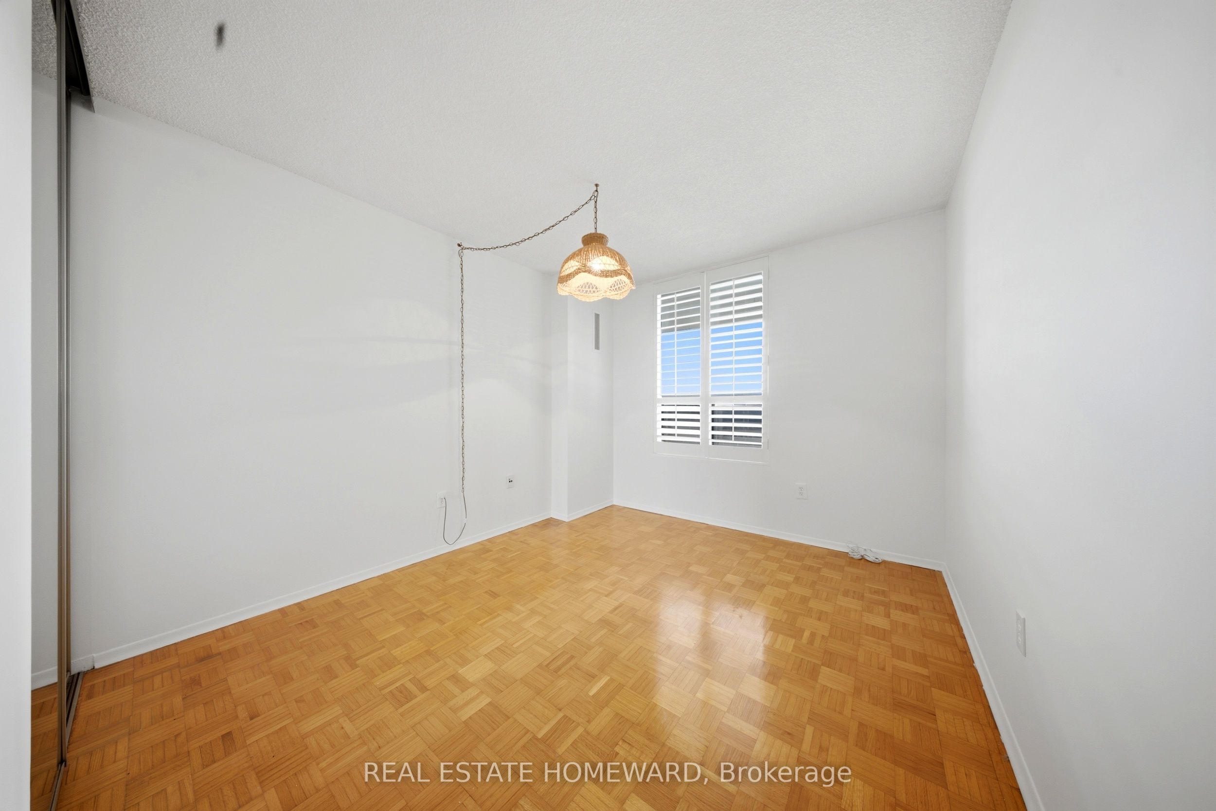 1515 Lakeshore Road E 1505 Property Photo 14