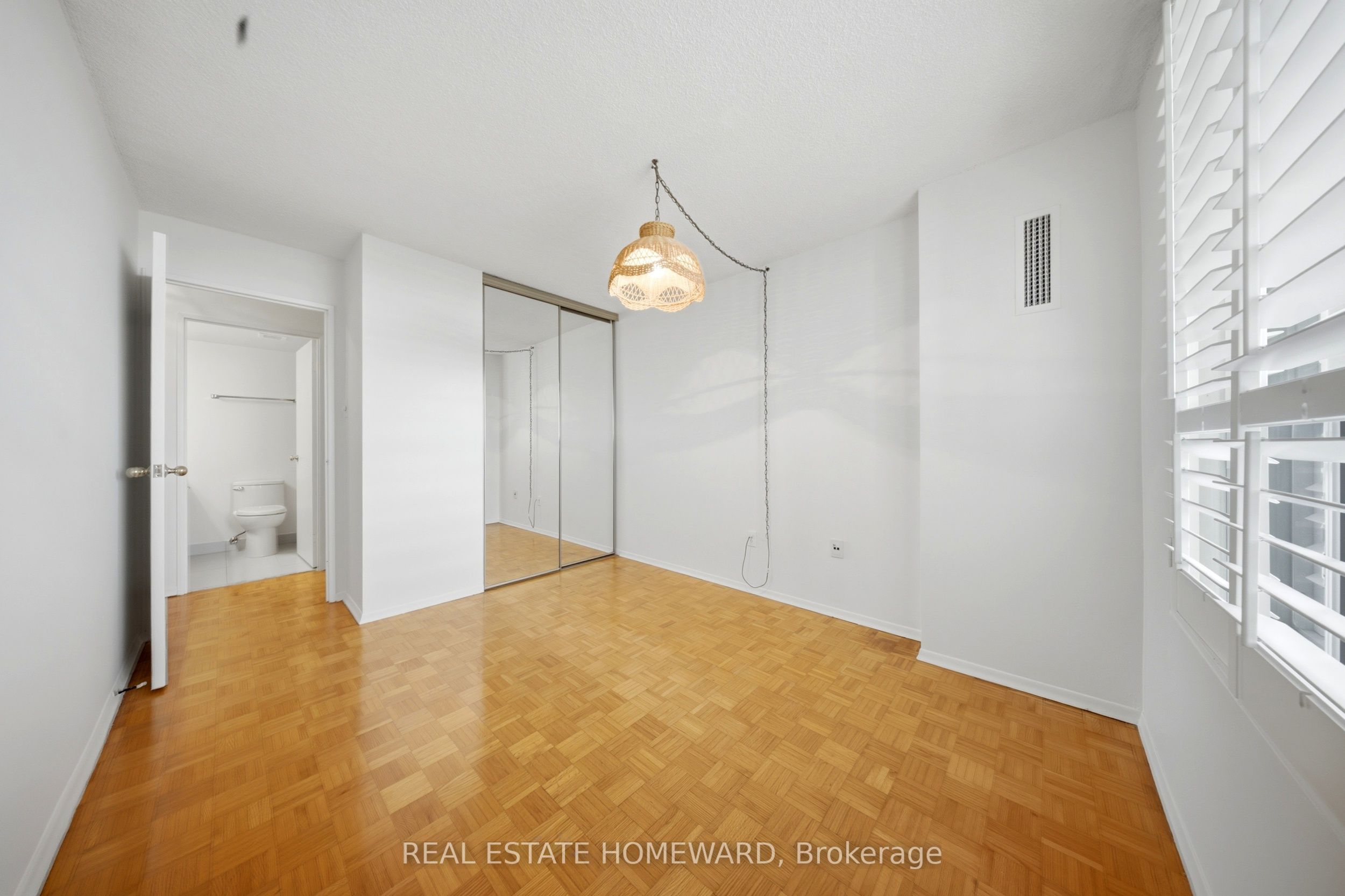 1515 Lakeshore Road E 1505 Property Photo 15