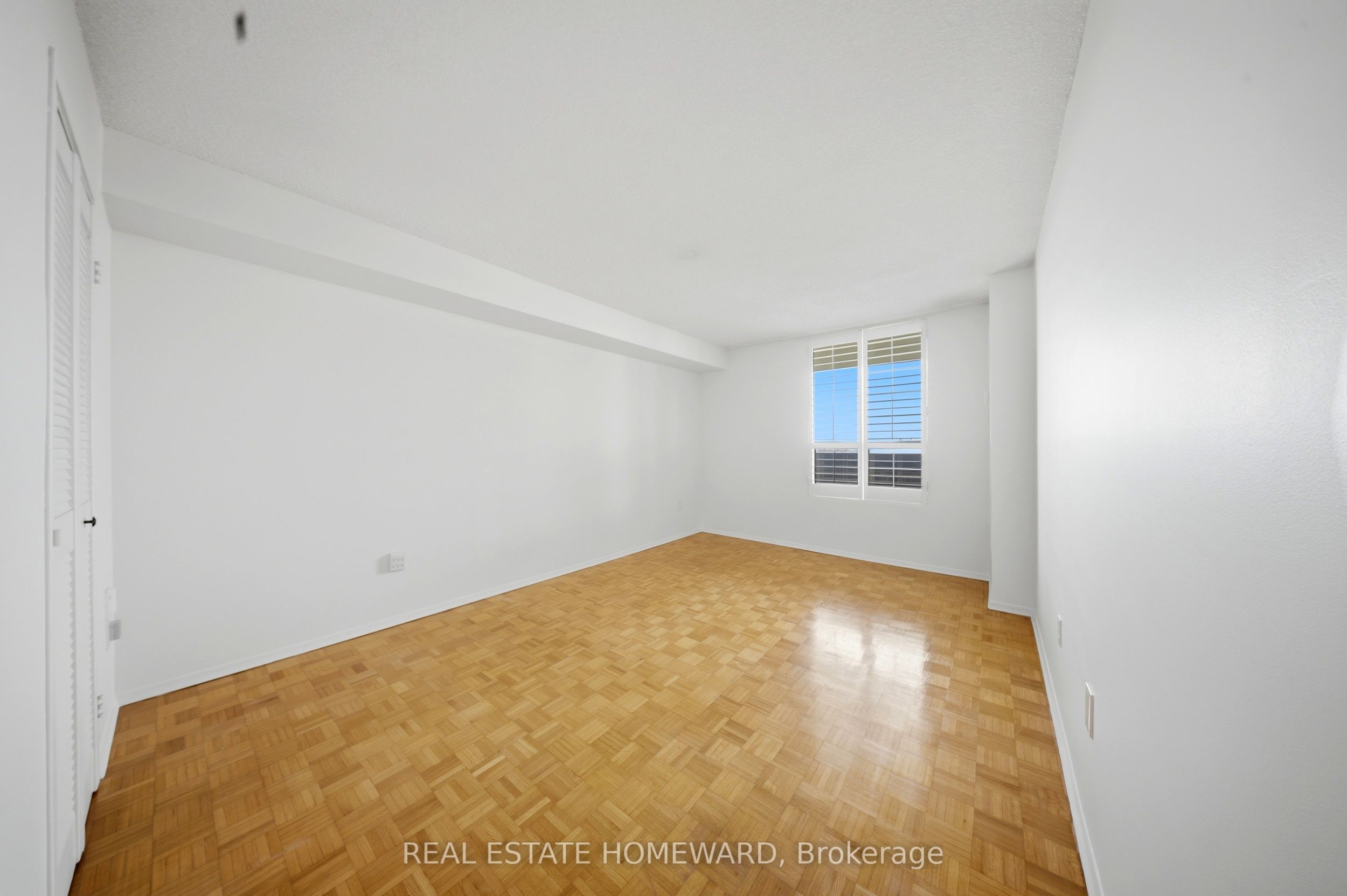 1515 Lakeshore Road E 1505 Property Photo 17