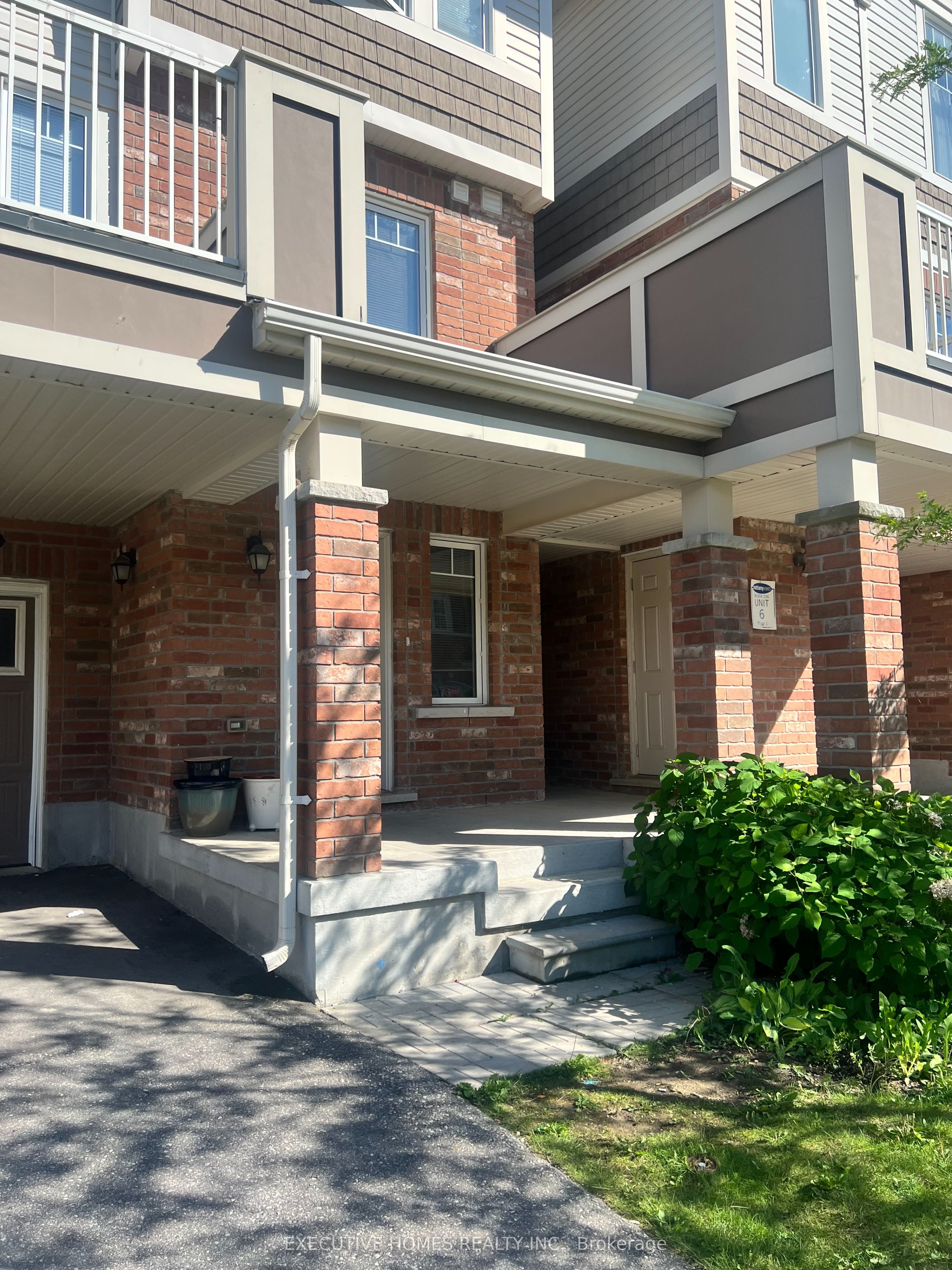 288 Reis Place Property Photo 2