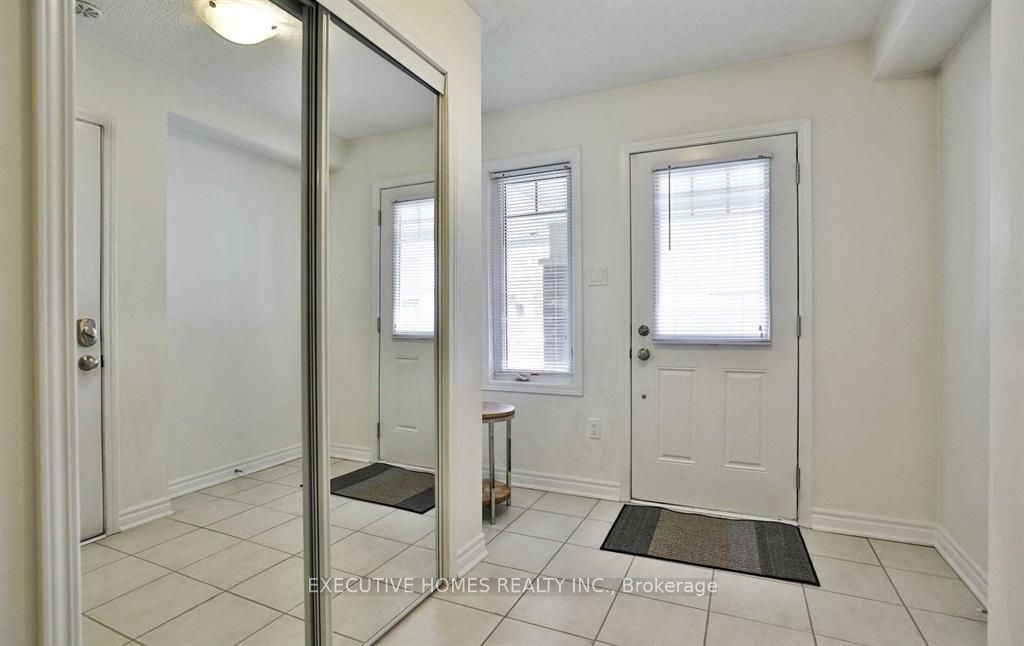 288 Reis Place Property Photo 6