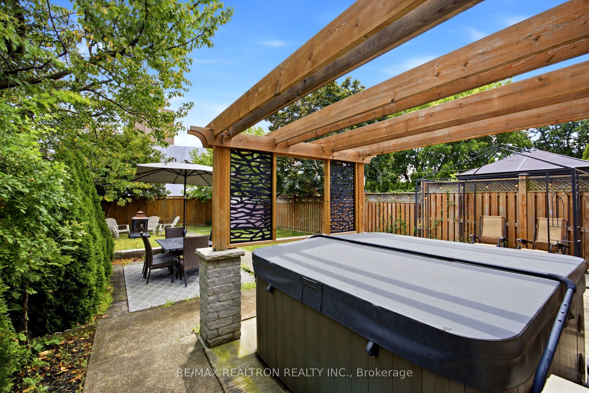 118 Surbray Grove Property Photo 33