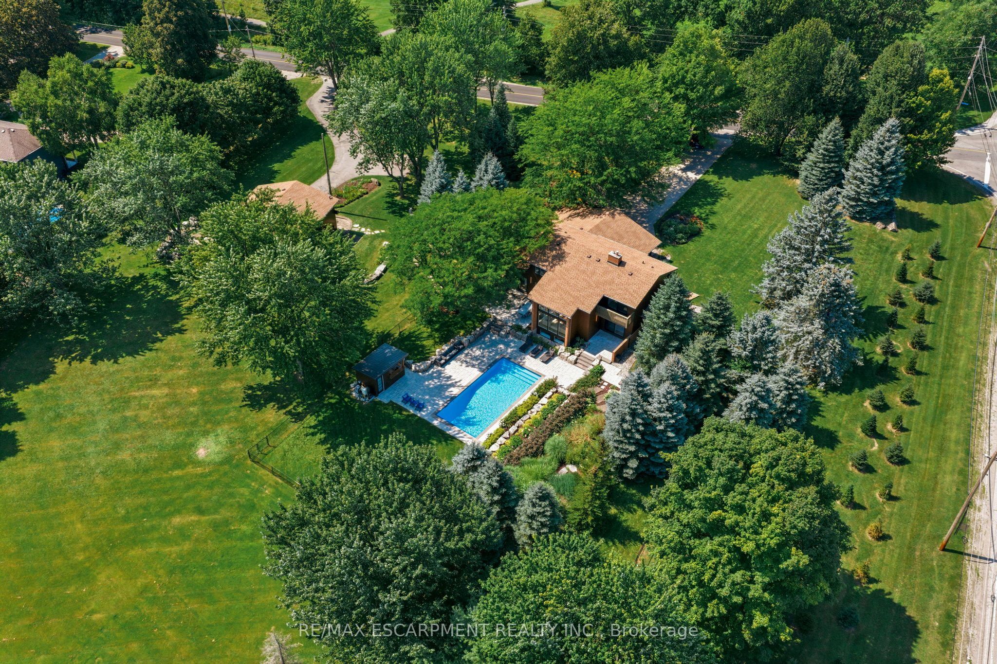 1400 1 Side Road Property Photo 6