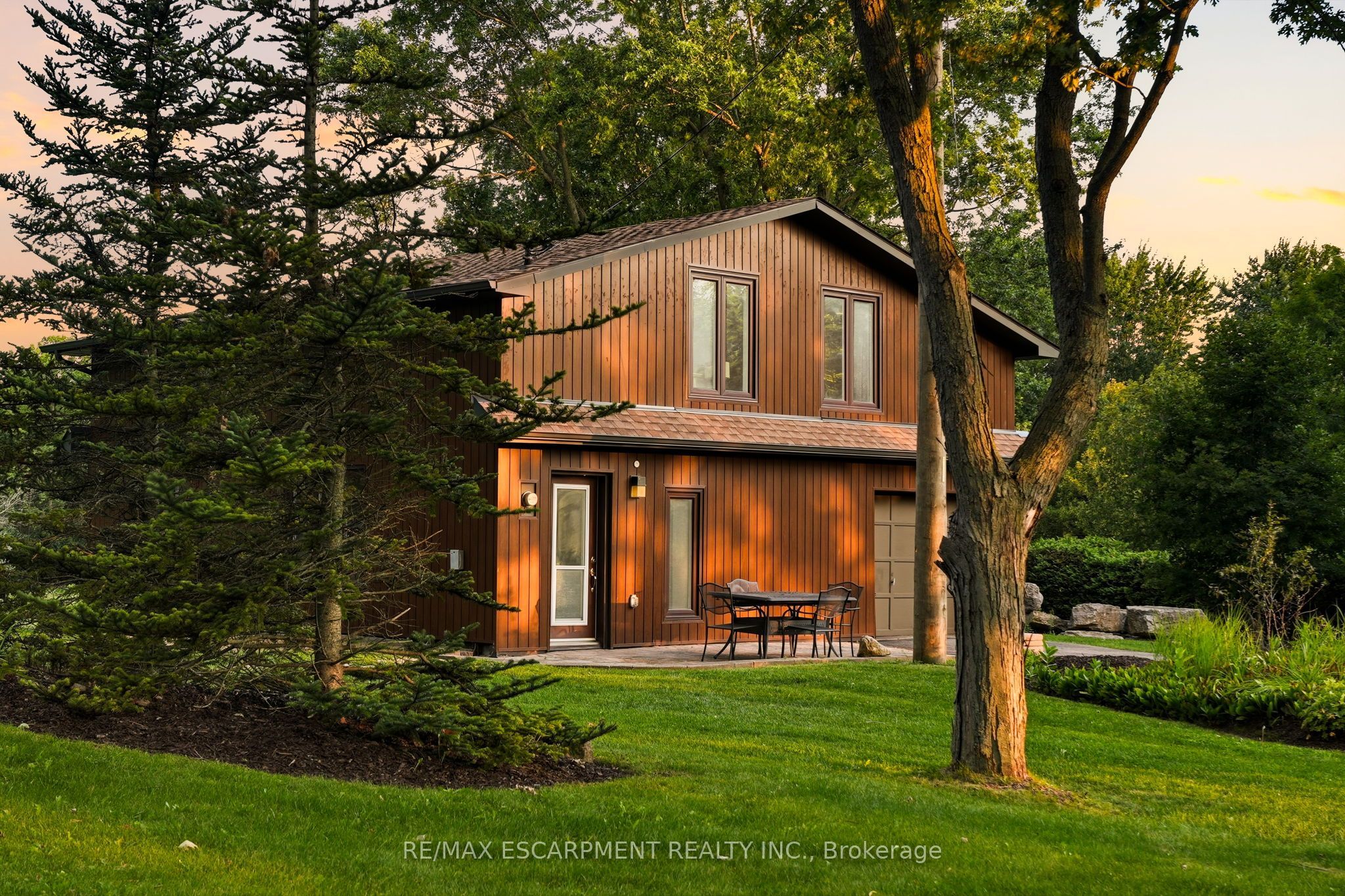 1400 1 Side Road Property Photo 8