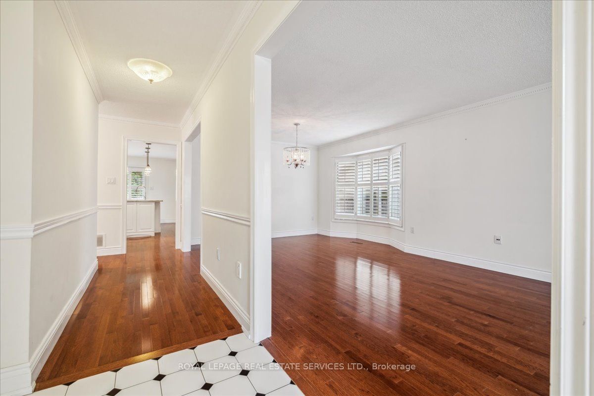 172 River Oaks Boulevard E Property Photo 2