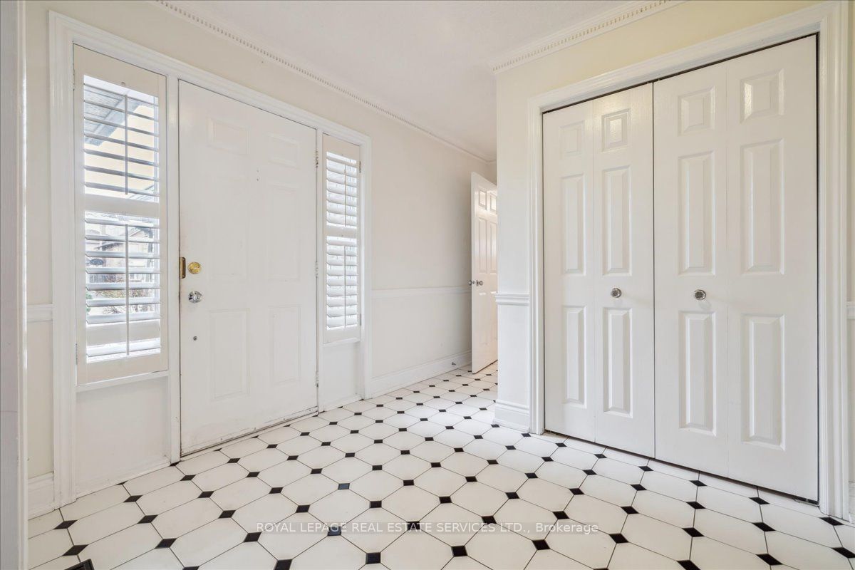 172 River Oaks Boulevard E Property Photo 3