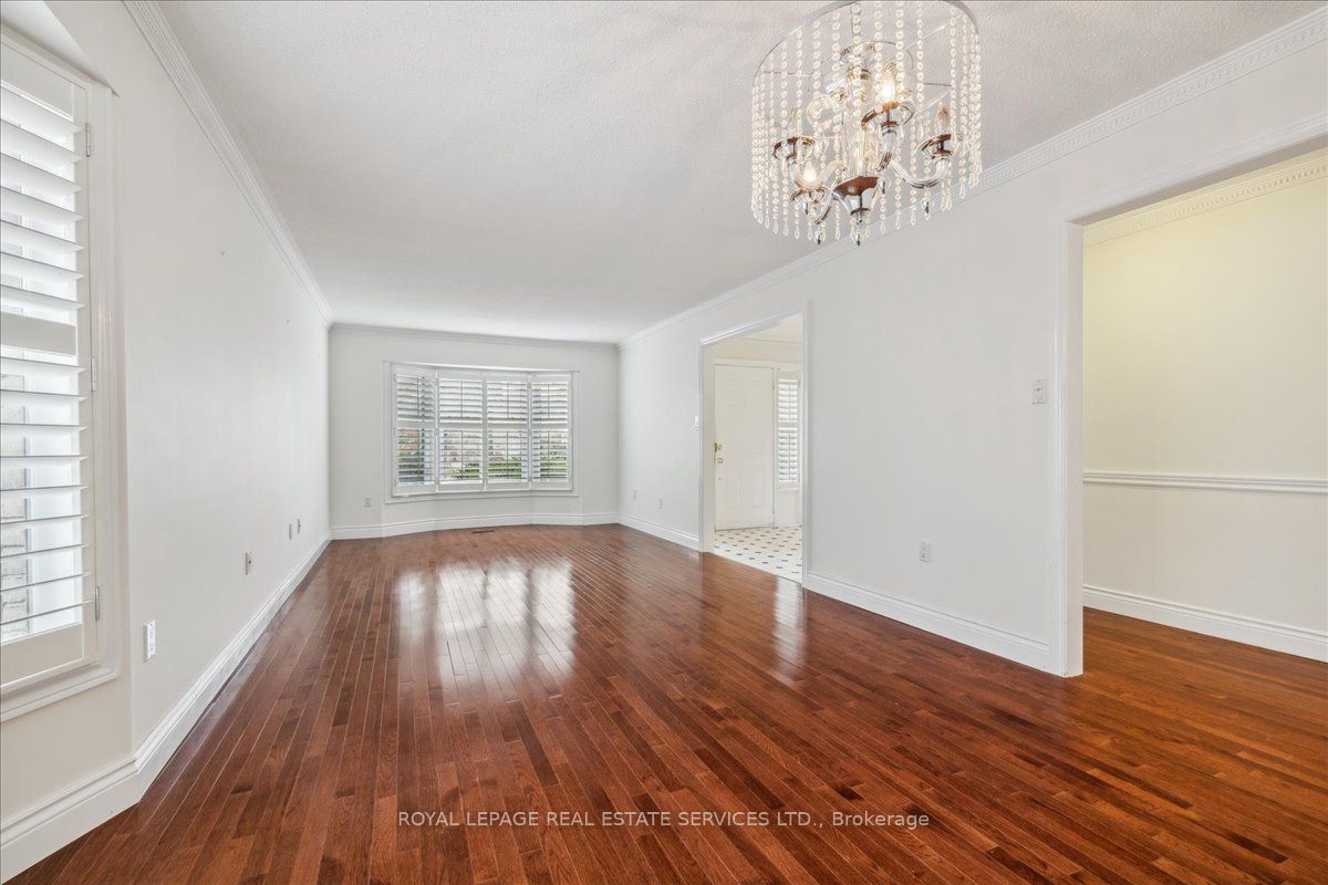 172 River Oaks Boulevard E Property Photo 4