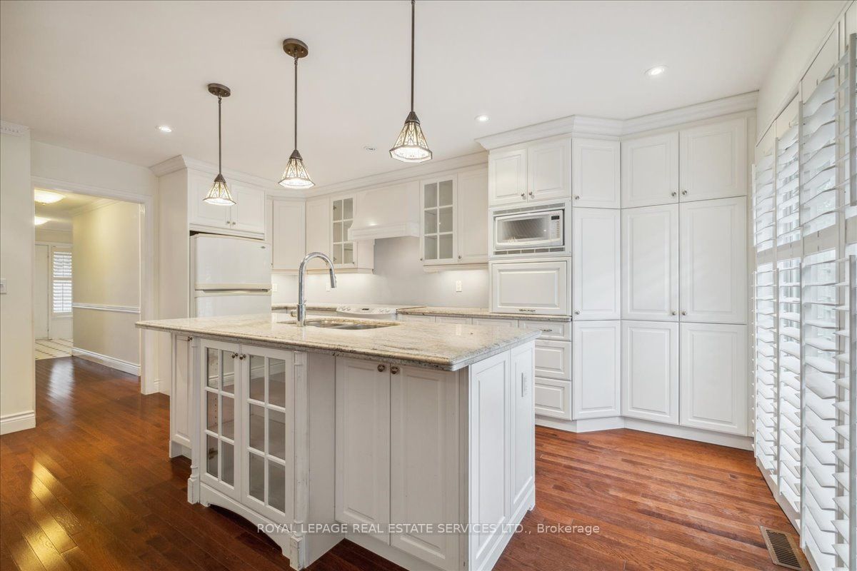 172 River Oaks Boulevard E Property Photo 11