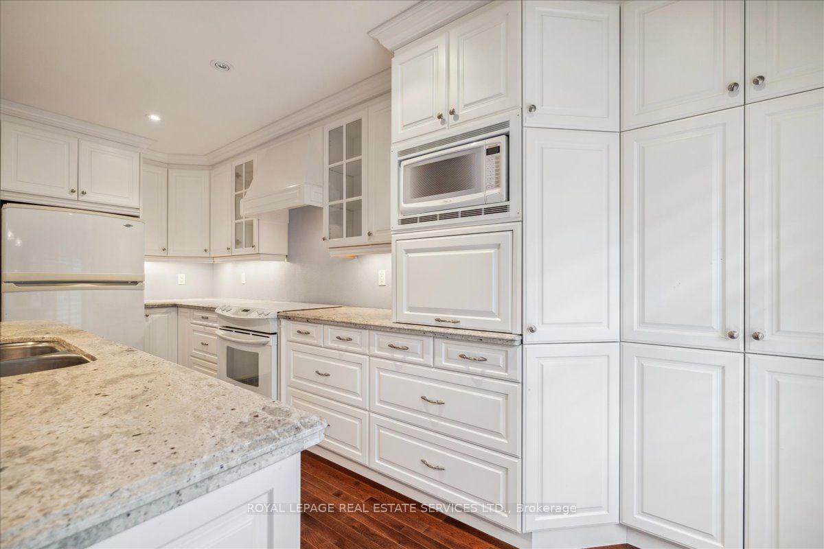 172 River Oaks Boulevard E Property Photo 12
