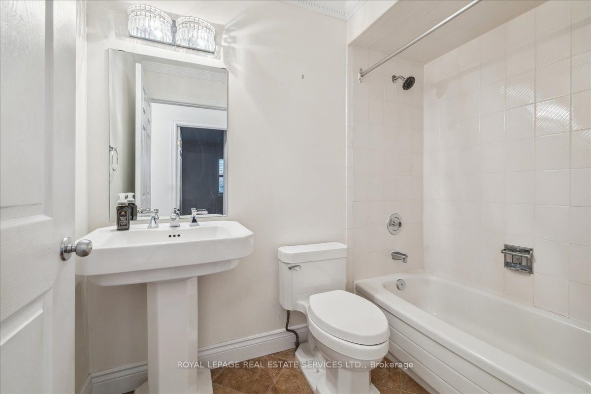 172 River Oaks Boulevard E Property Photo 25