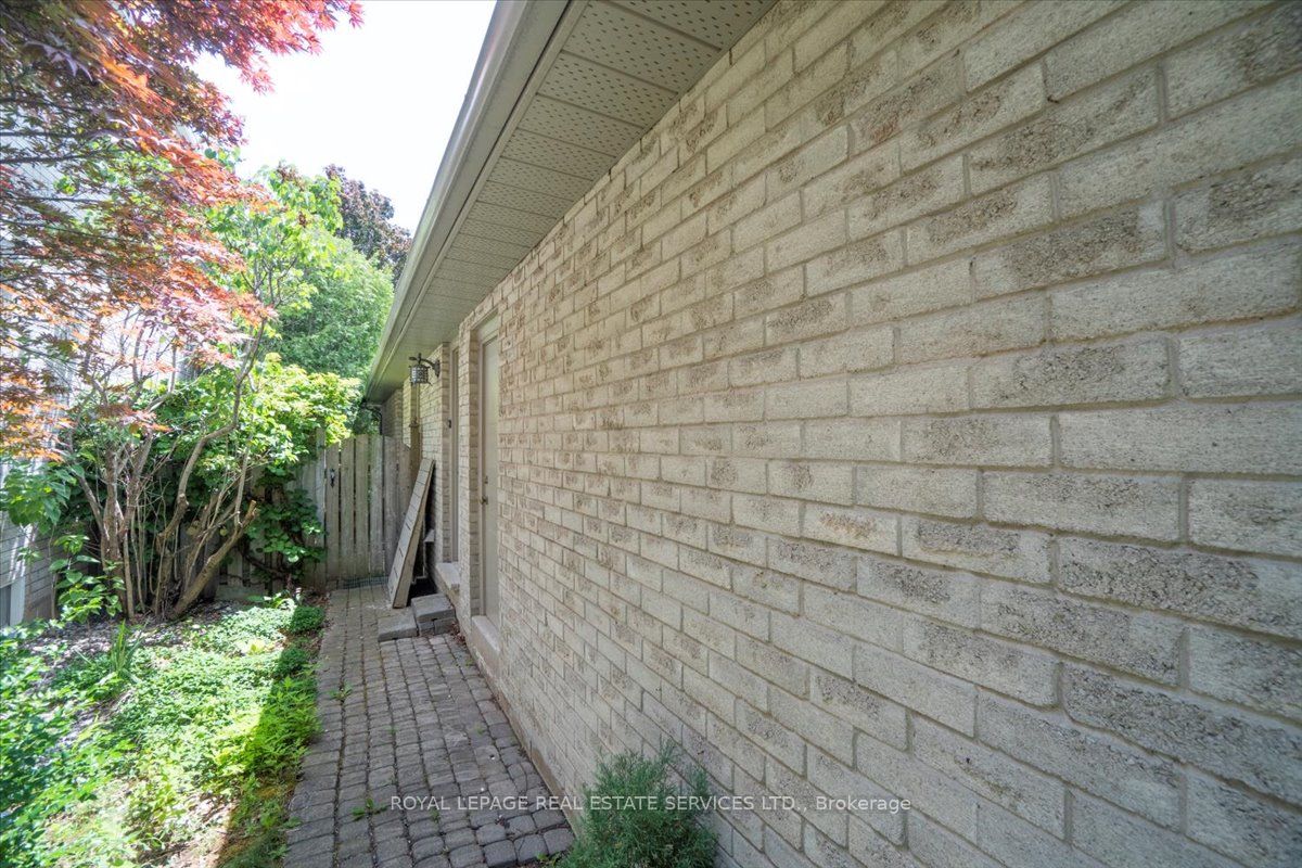 172 River Oaks Boulevard E Property Photo 27