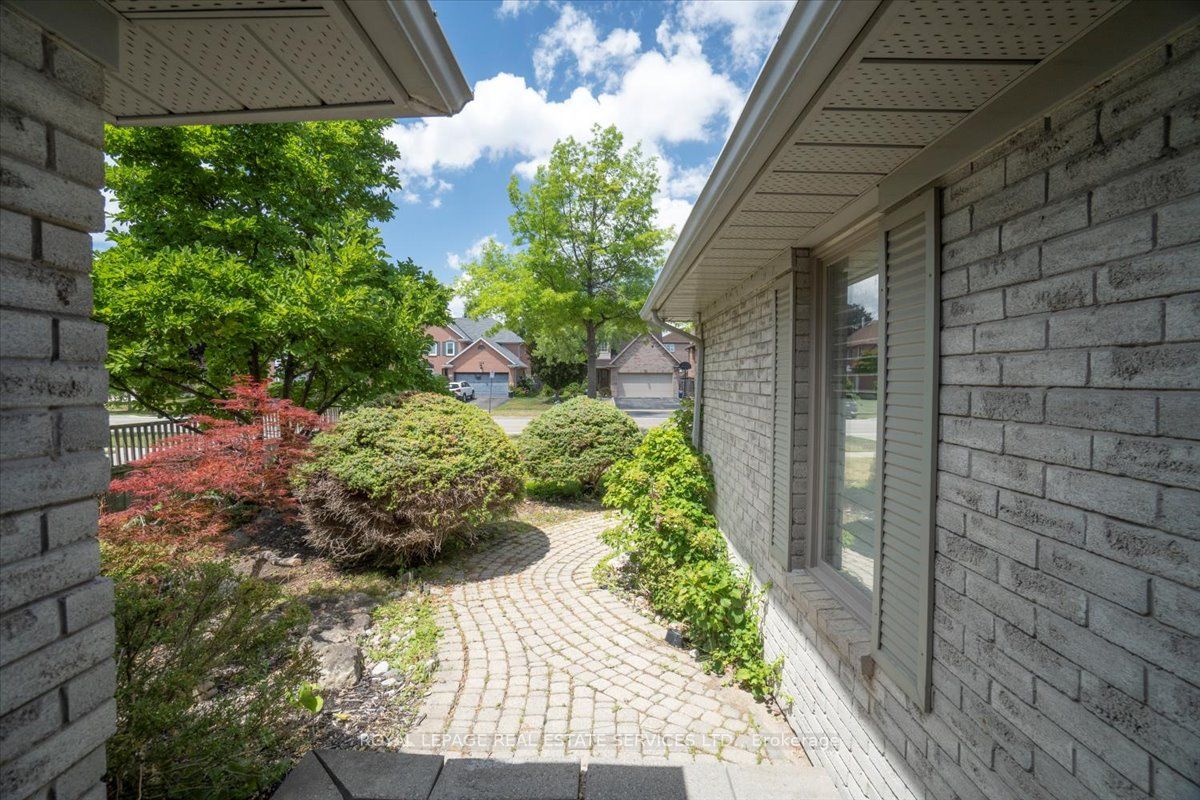 172 River Oaks Boulevard E Property Photo 28