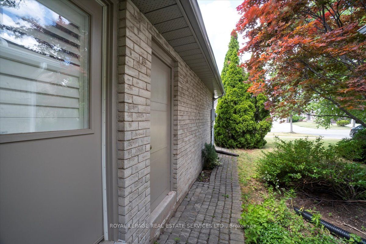 172 River Oaks Boulevard E Property Photo 29