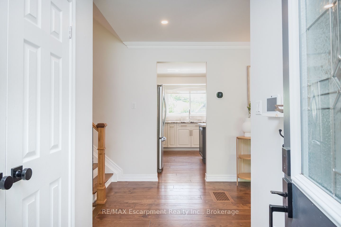 5410 Clive Crescent Property Photo 4