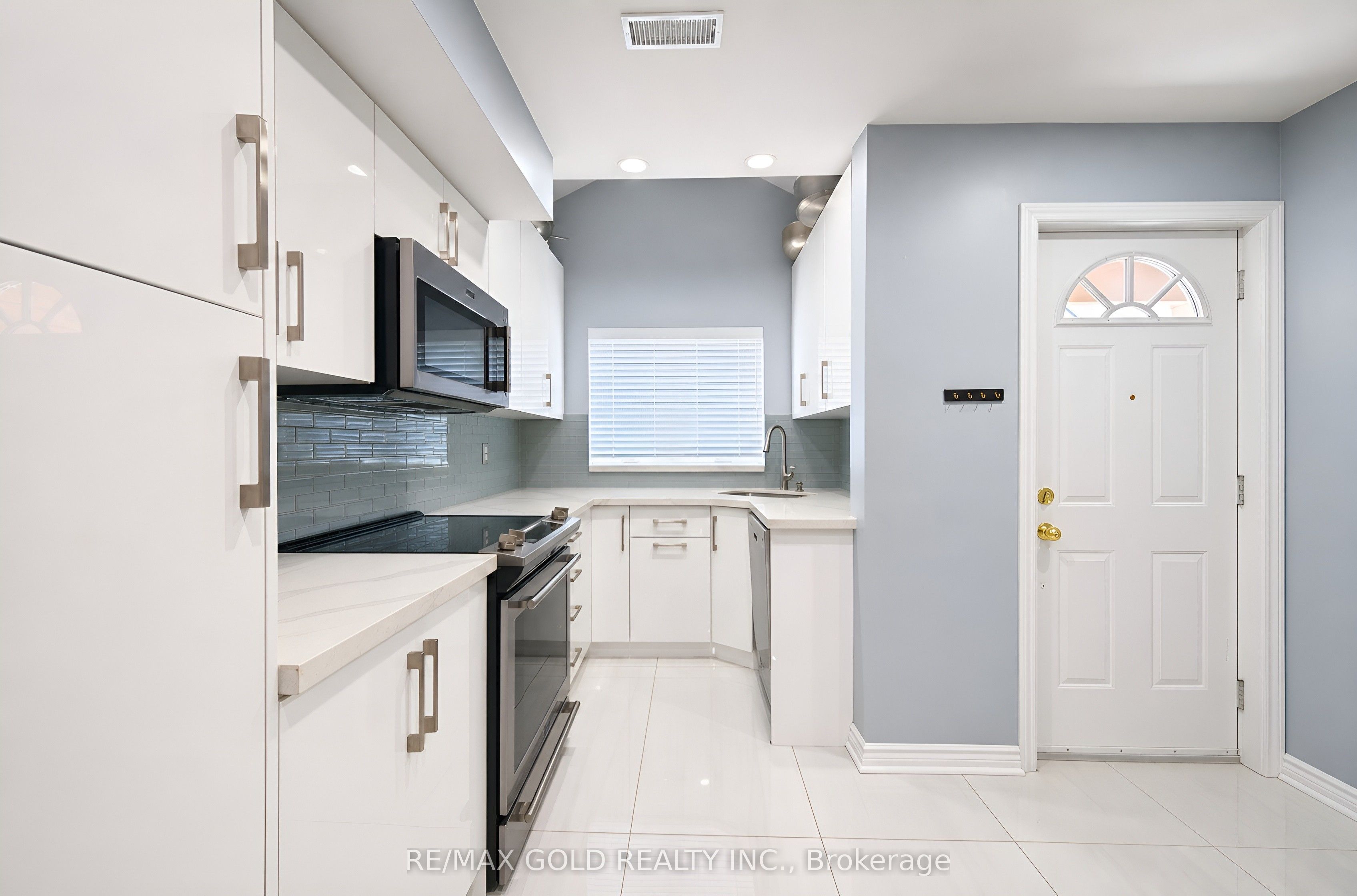 80 Strathaven Drive 53 Property Photo 6