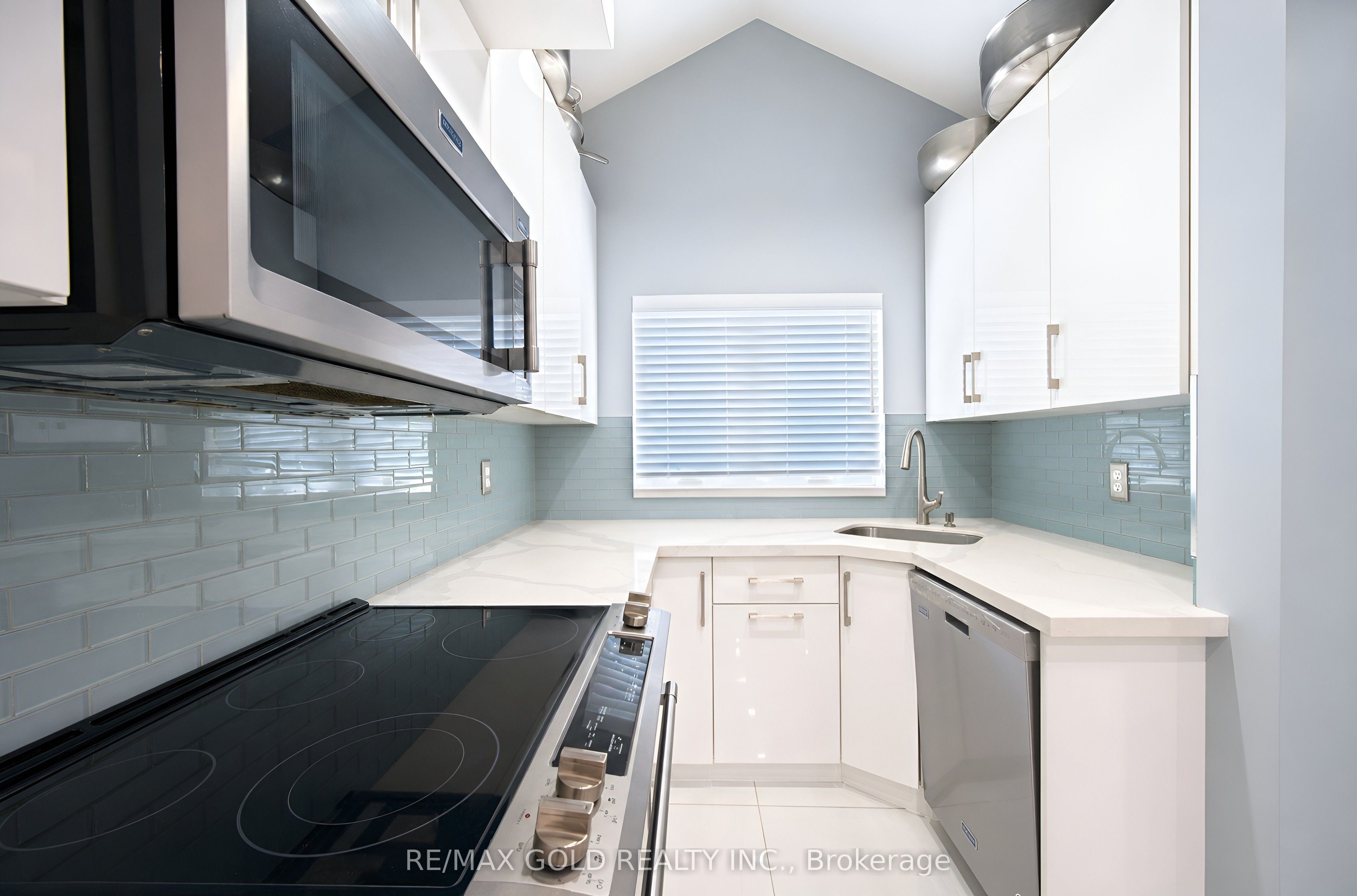 80 Strathaven Drive 53 Property Photo 9