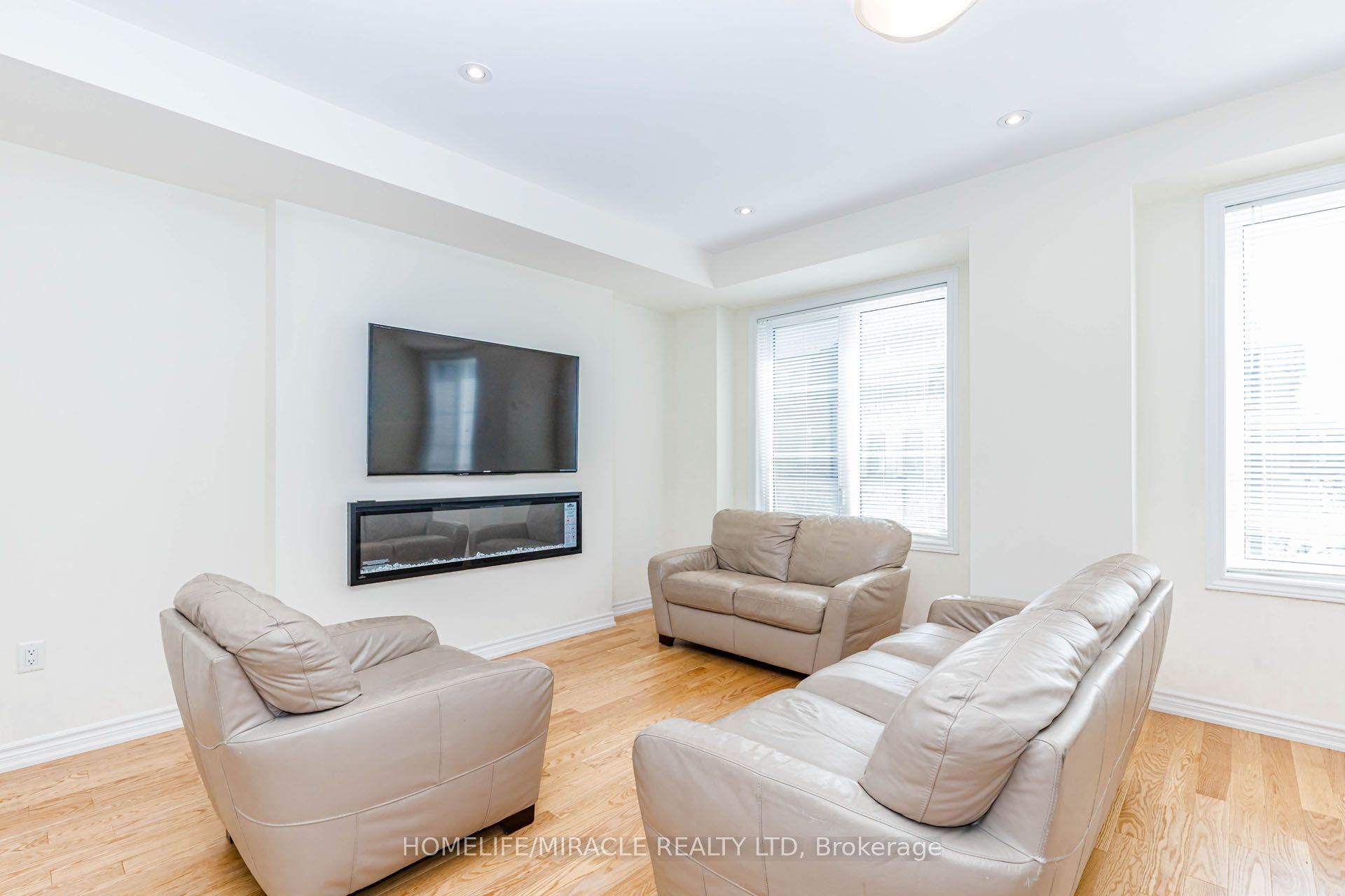 32 Arcola Street Property Photo 21