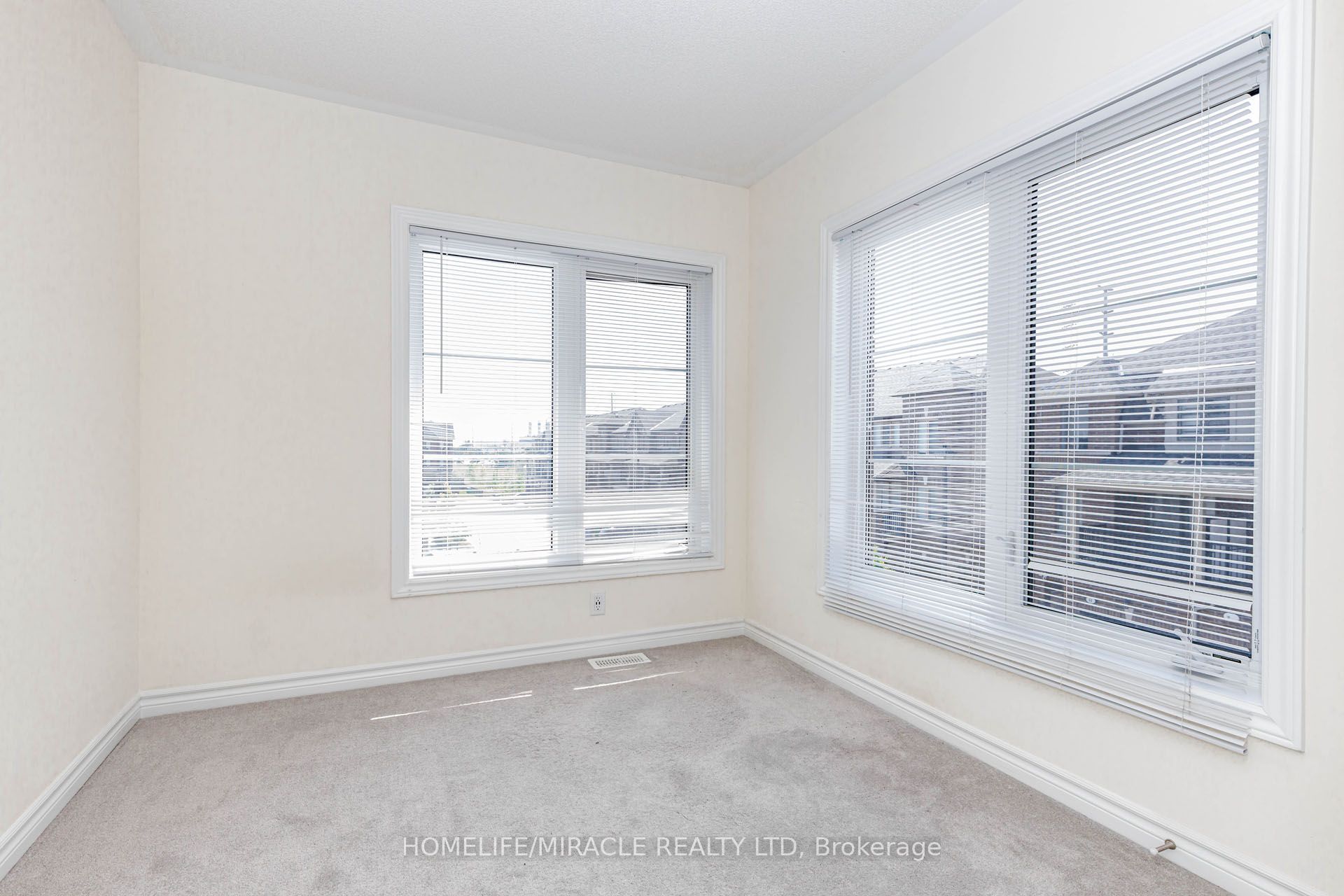 32 Arcola Street Property Photo 39