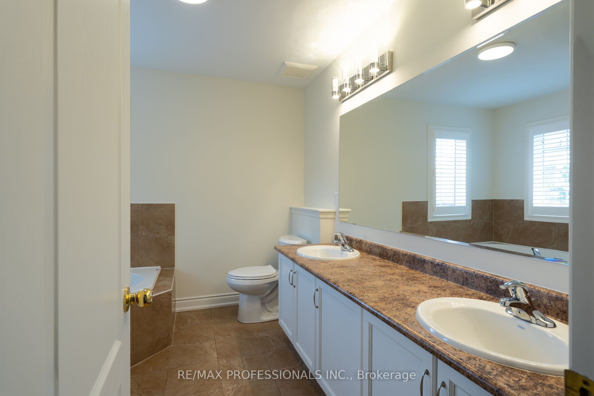 3184 Nixon Gate Property Photo 21
