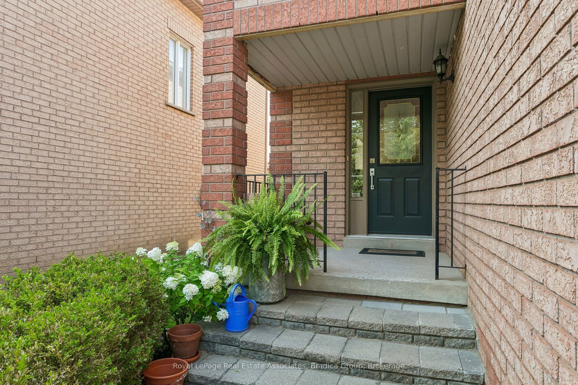 3837 Forest Bluff Crescent Property Photo 5
