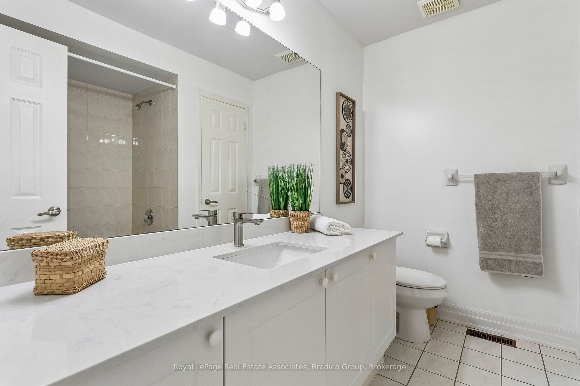 3837 Forest Bluff Crescent Property Photo 22