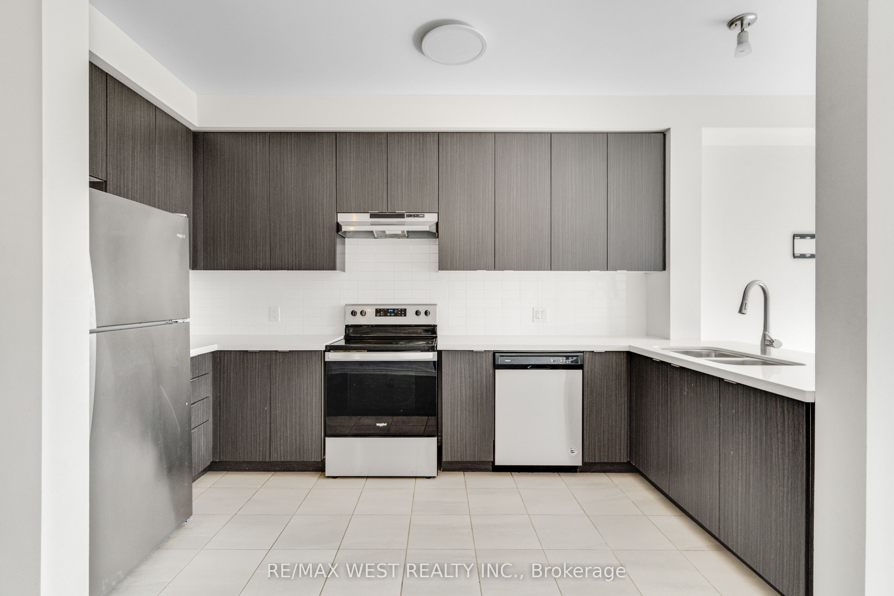 50 Edinburgh Drive 69 Property Photo 3