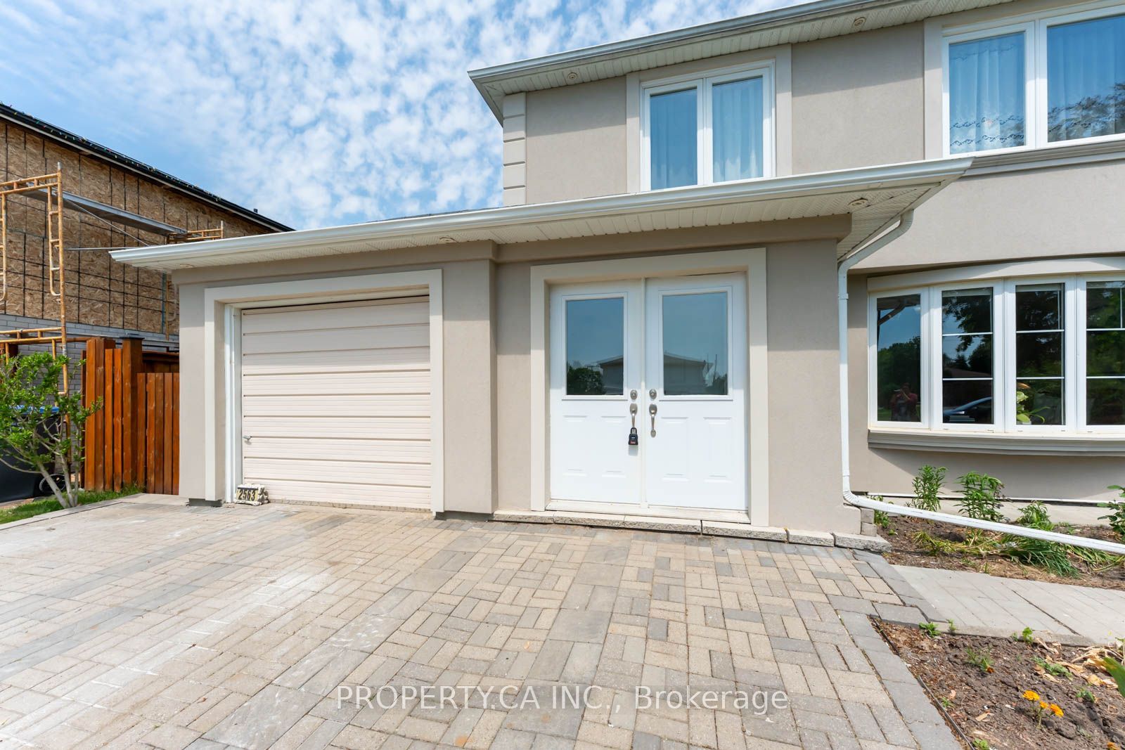 2563 Bromsgrove Road W Property Photo 2