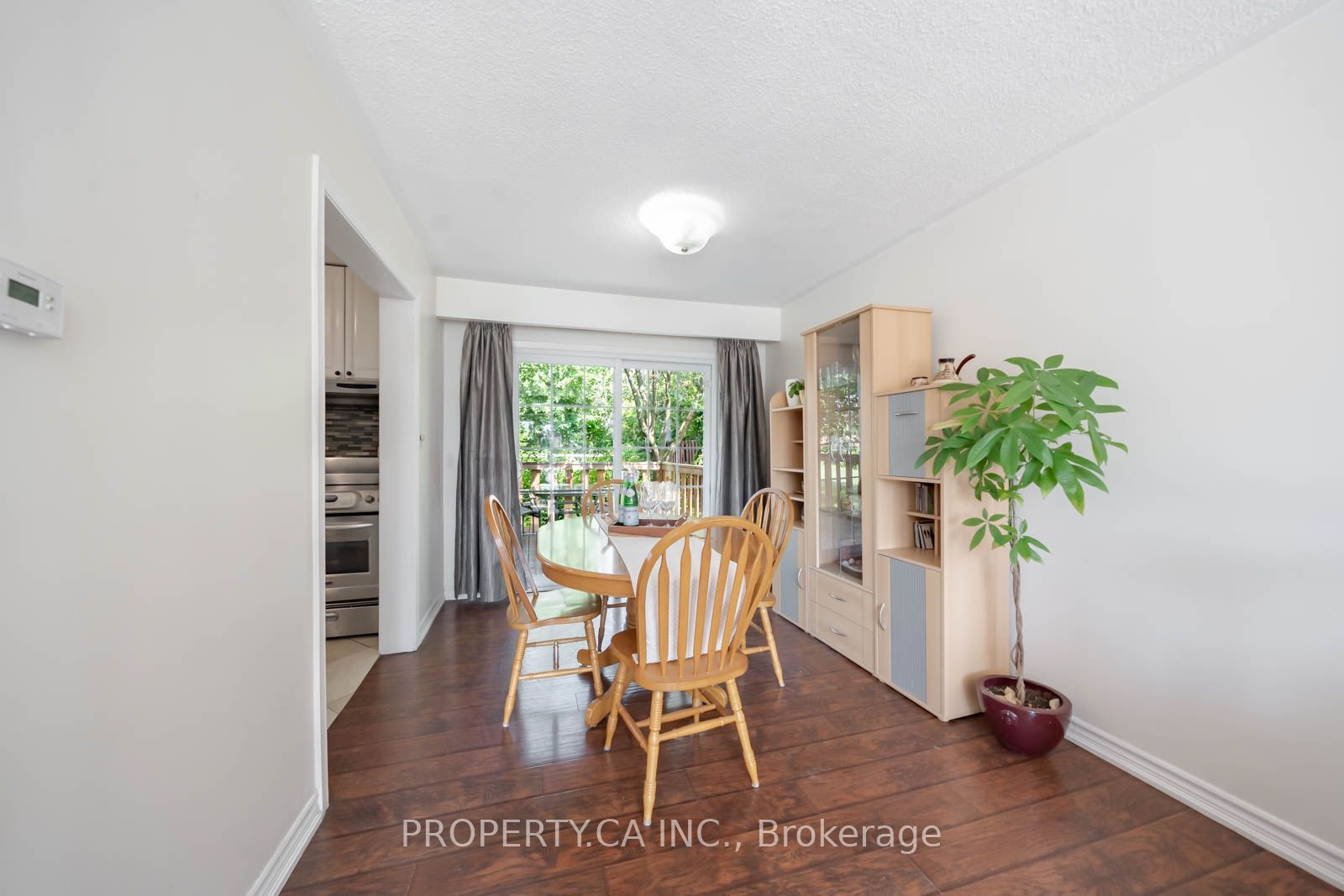 2563 Bromsgrove Road W Property Photo 8