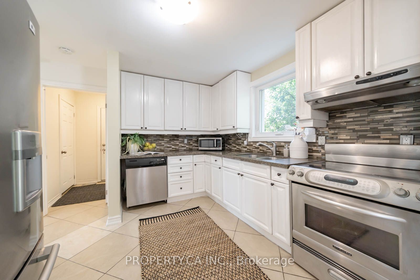 2563 Bromsgrove Road W Property Photo 9