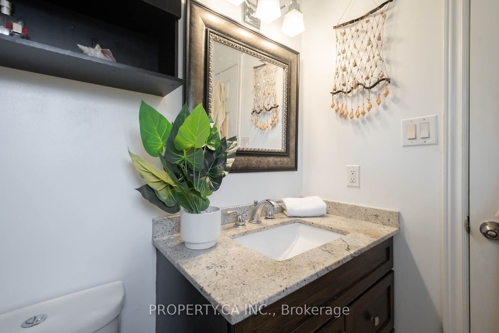 2563 Bromsgrove Road W Property Photo 29