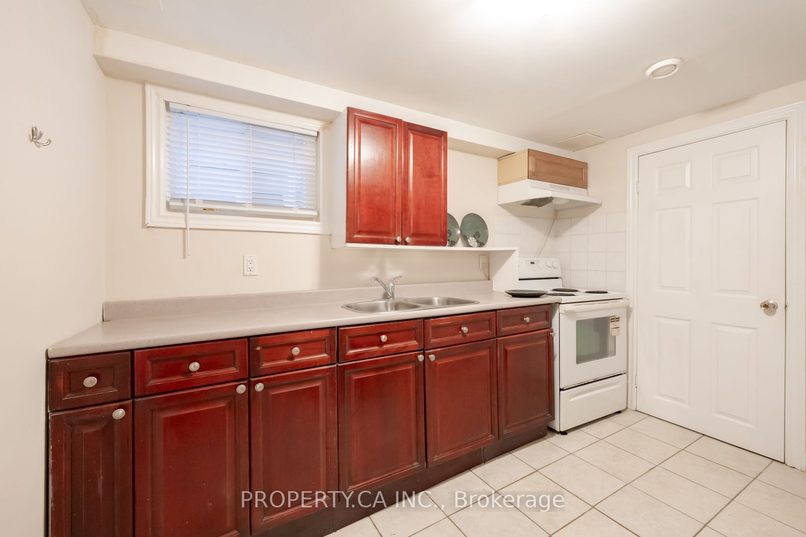 2563 Bromsgrove Road W Property Photo 35