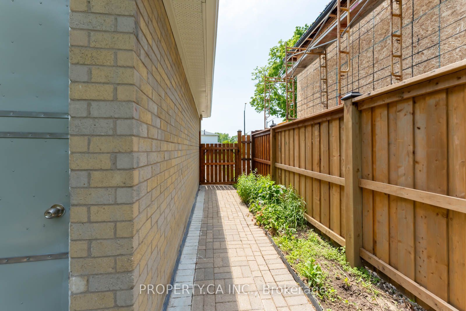 2563 Bromsgrove Road W Property Photo 39
