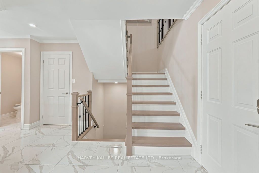 2033 Redstone Crescent Property Photo 5