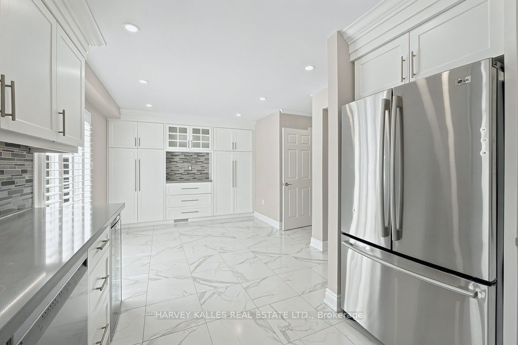 2033 Redstone Crescent Property Photo 13