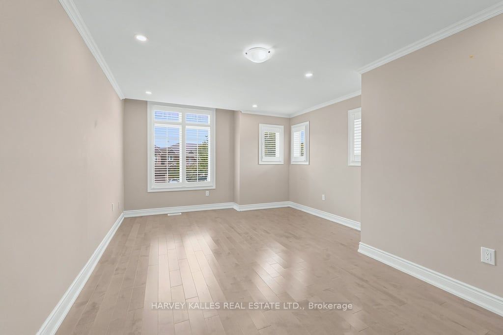 2033 Redstone Crescent Property Photo 15
