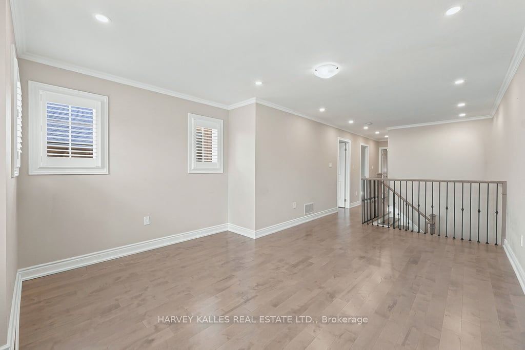 2033 Redstone Crescent Property Photo 17