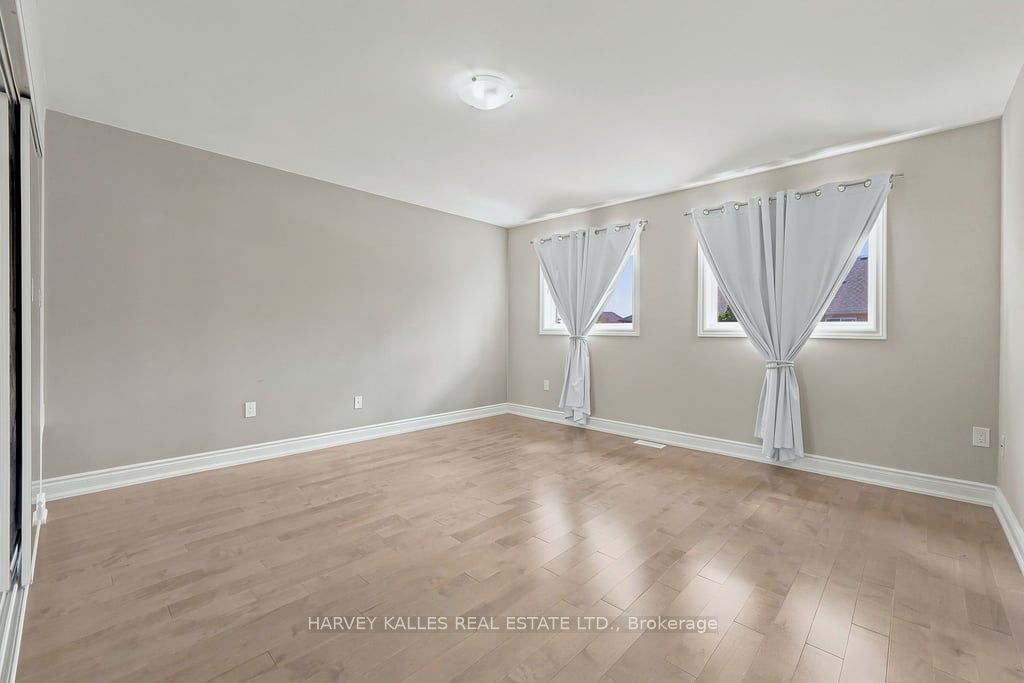 2033 Redstone Crescent Property Photo 18