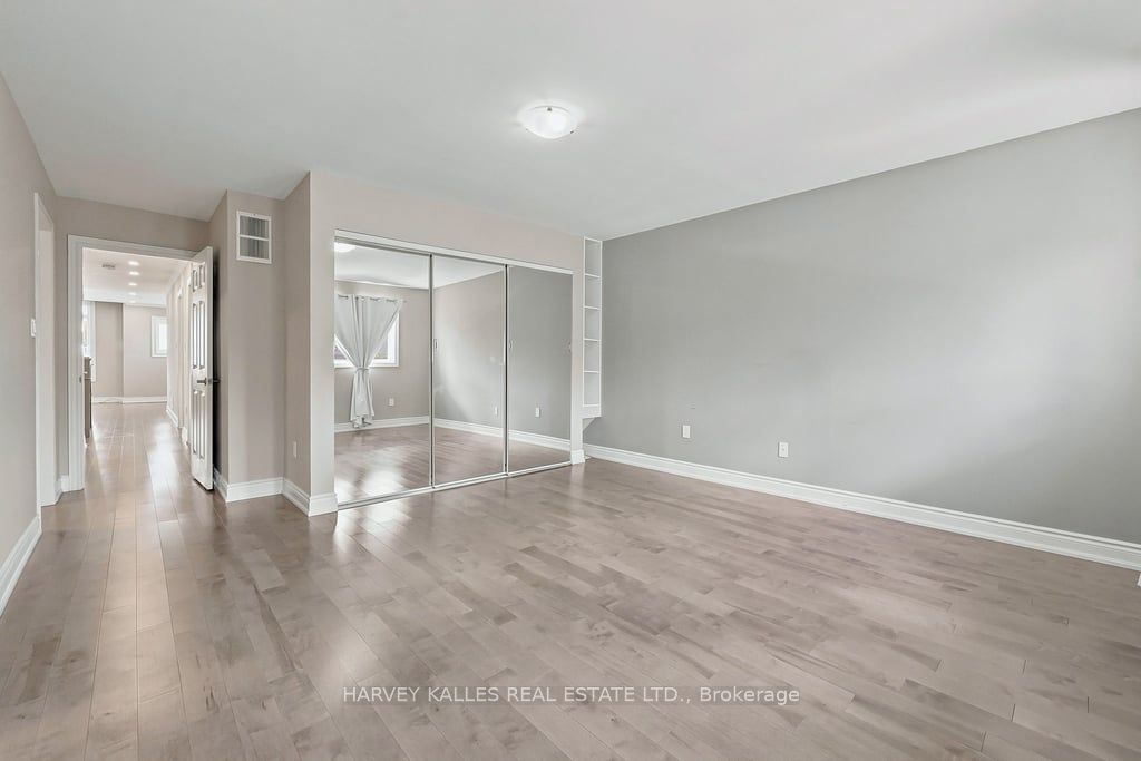 2033 Redstone Crescent Property Photo 20