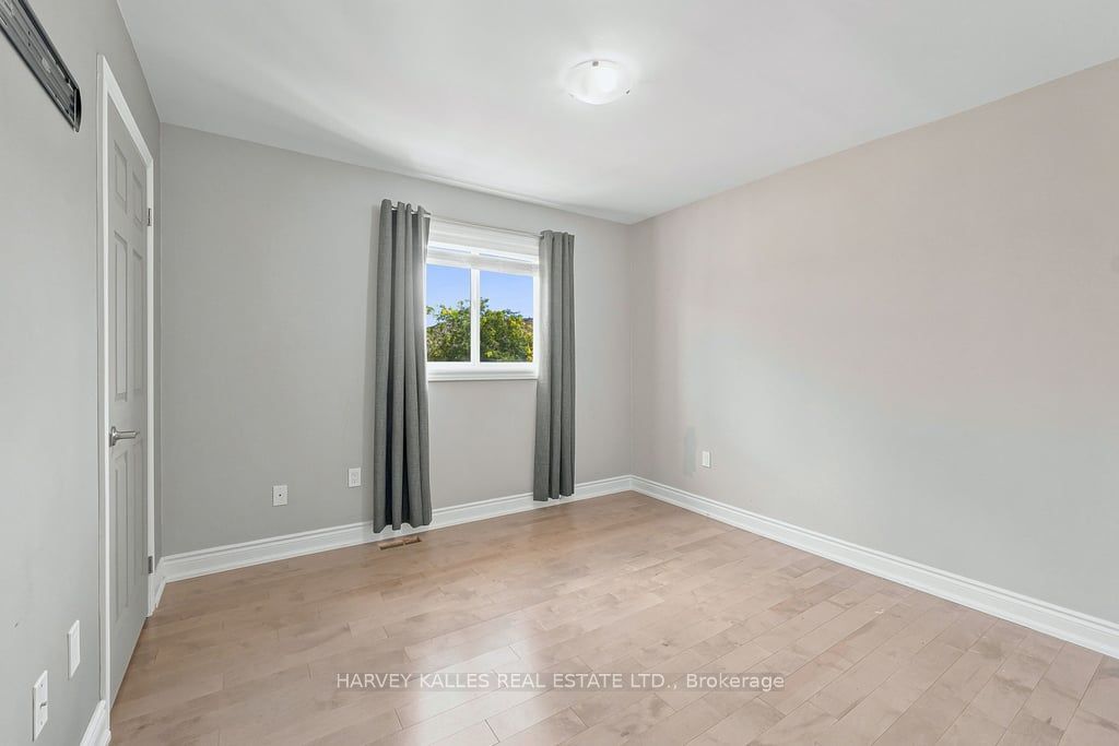 2033 Redstone Crescent Property Photo 23