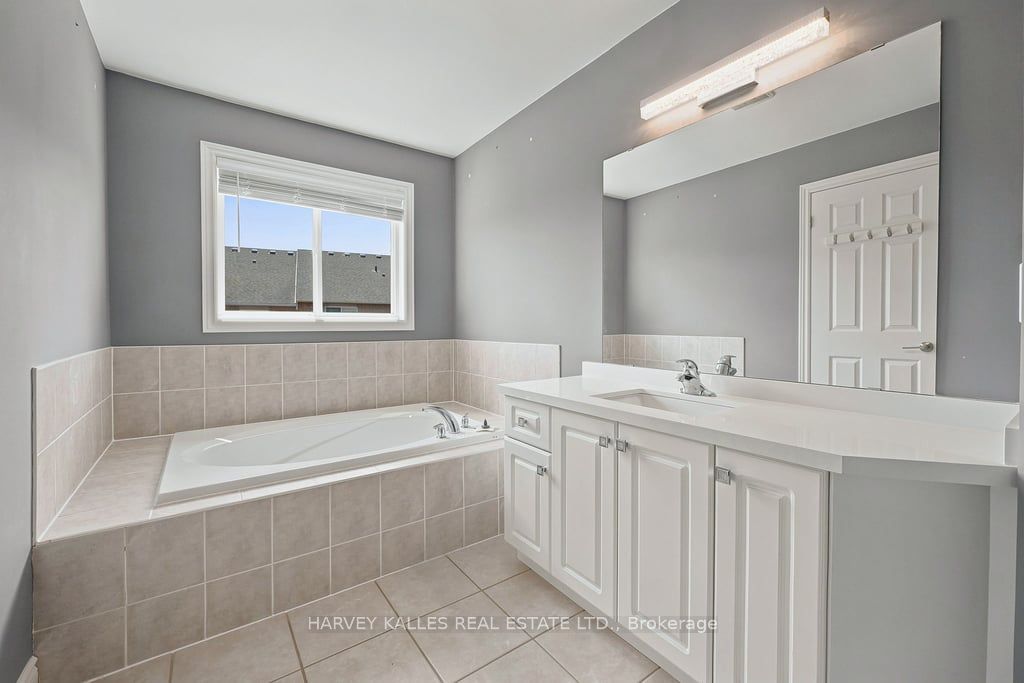 2033 Redstone Crescent Property Photo 25