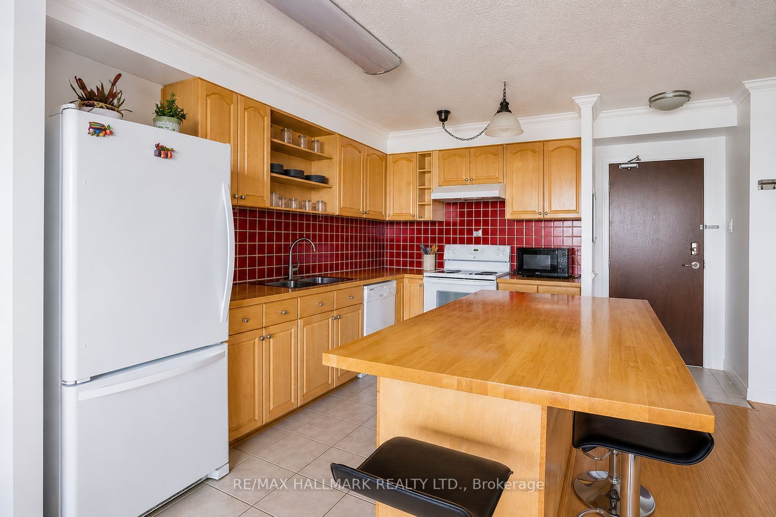 135 Marlee Avenue 1103 Property Photo 6