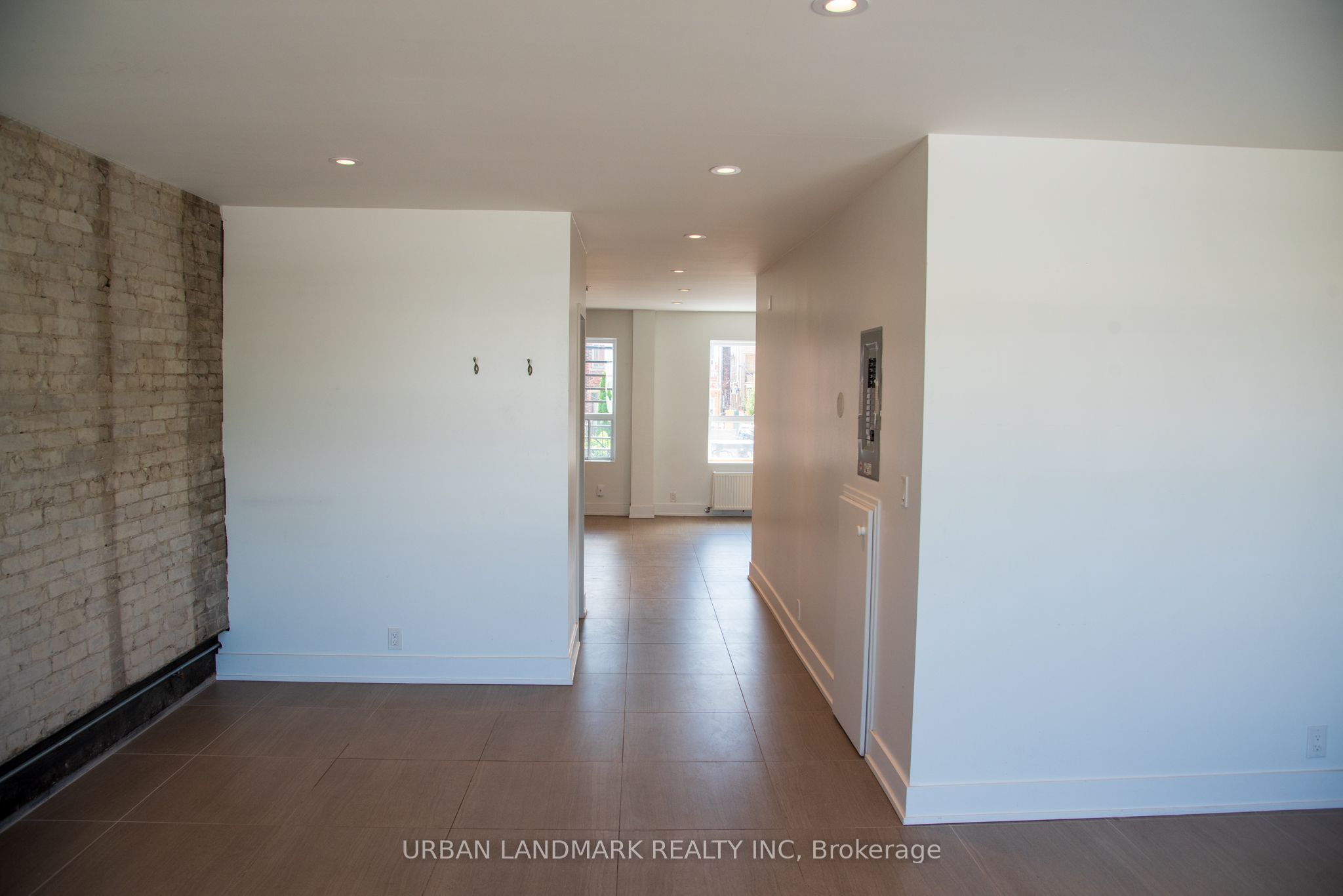 1187 St Clair Avenue W Second Fl - B2 Property Photo 6