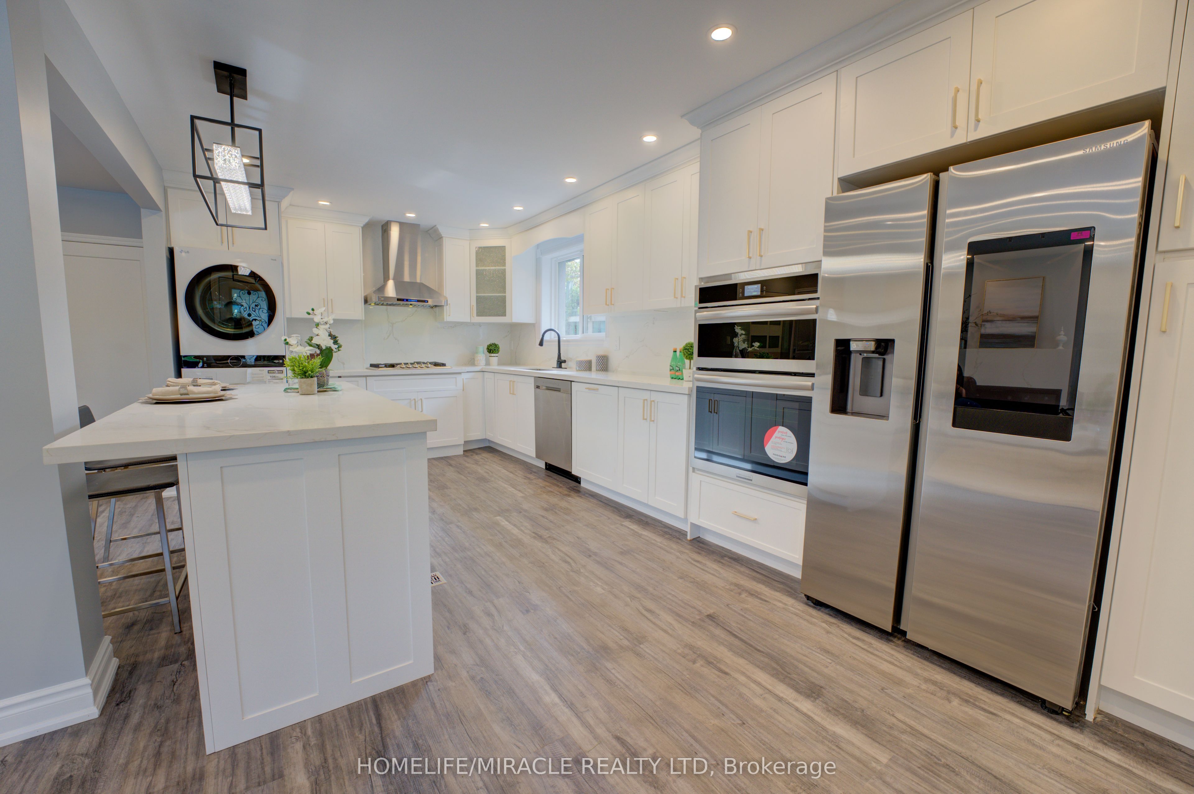 85 Silverstone Drive Property Photo 8
